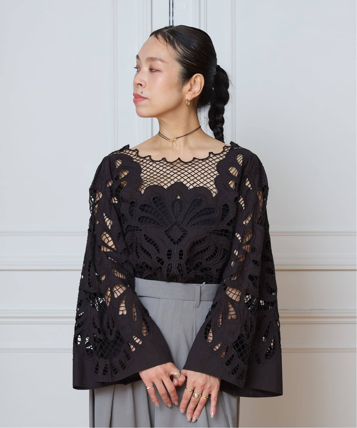 予約》IENA LA BOUCLE カットワーク刺繍ブラウス（シャツ／ブラウス