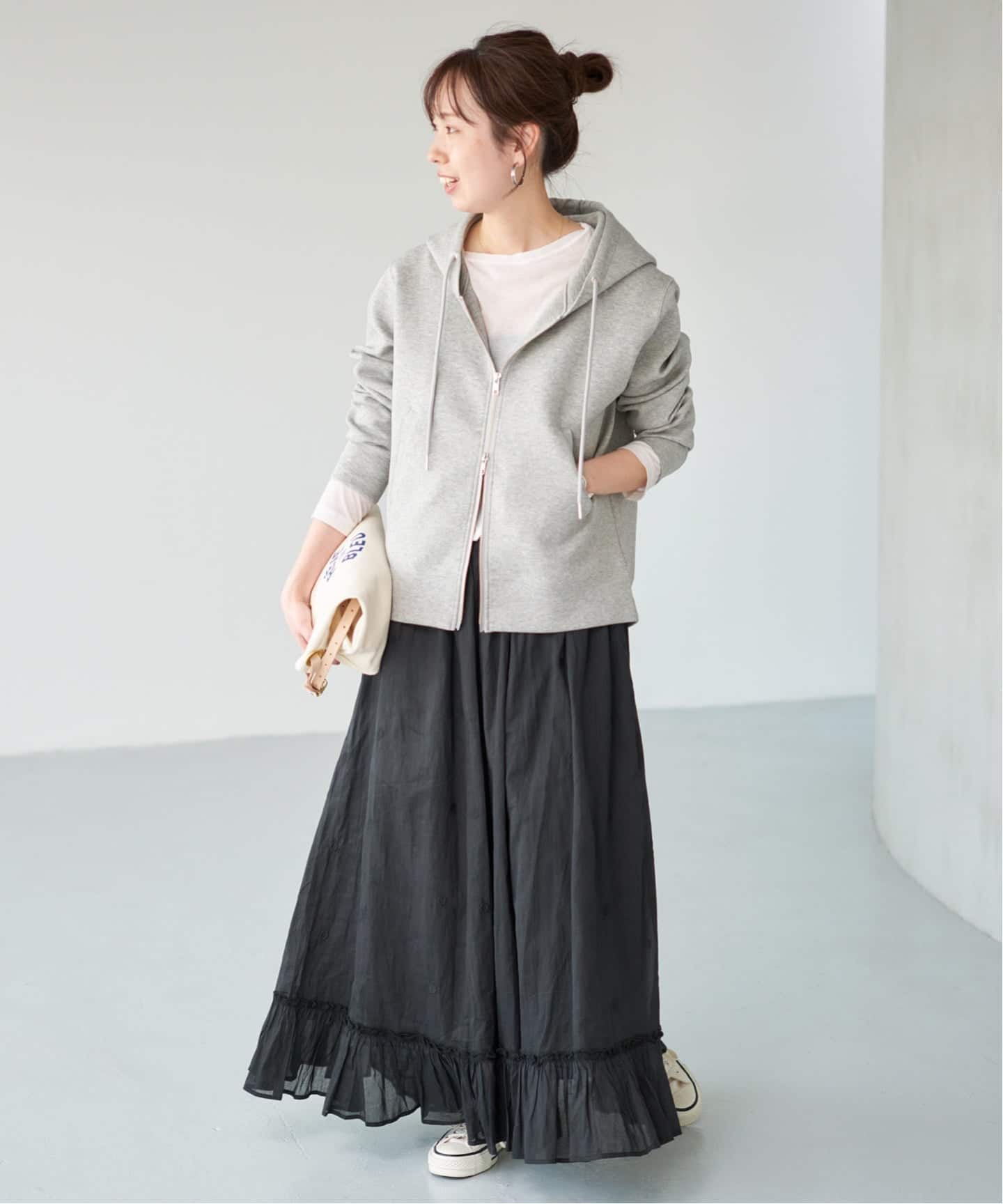 一部店舗+WEB限定予約》ドットエンブロイダリースカート（ロング