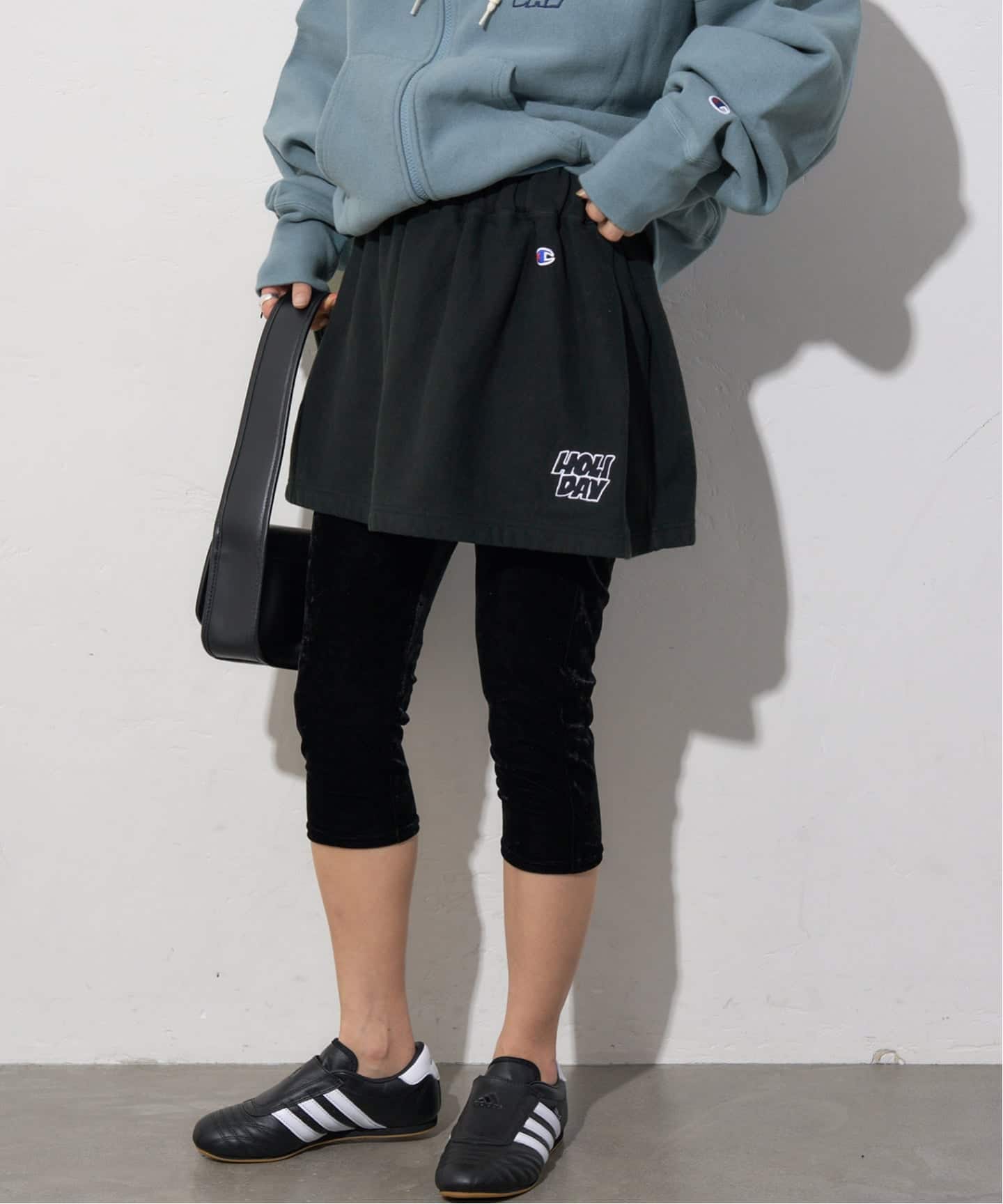 新品holiday ジャーナルスタンダードChampion ブラックミニスカート 予約》別注【CHAMPION*JOURNAL STANDARD by HOLIDAY】MINI SKIRT（ミニ