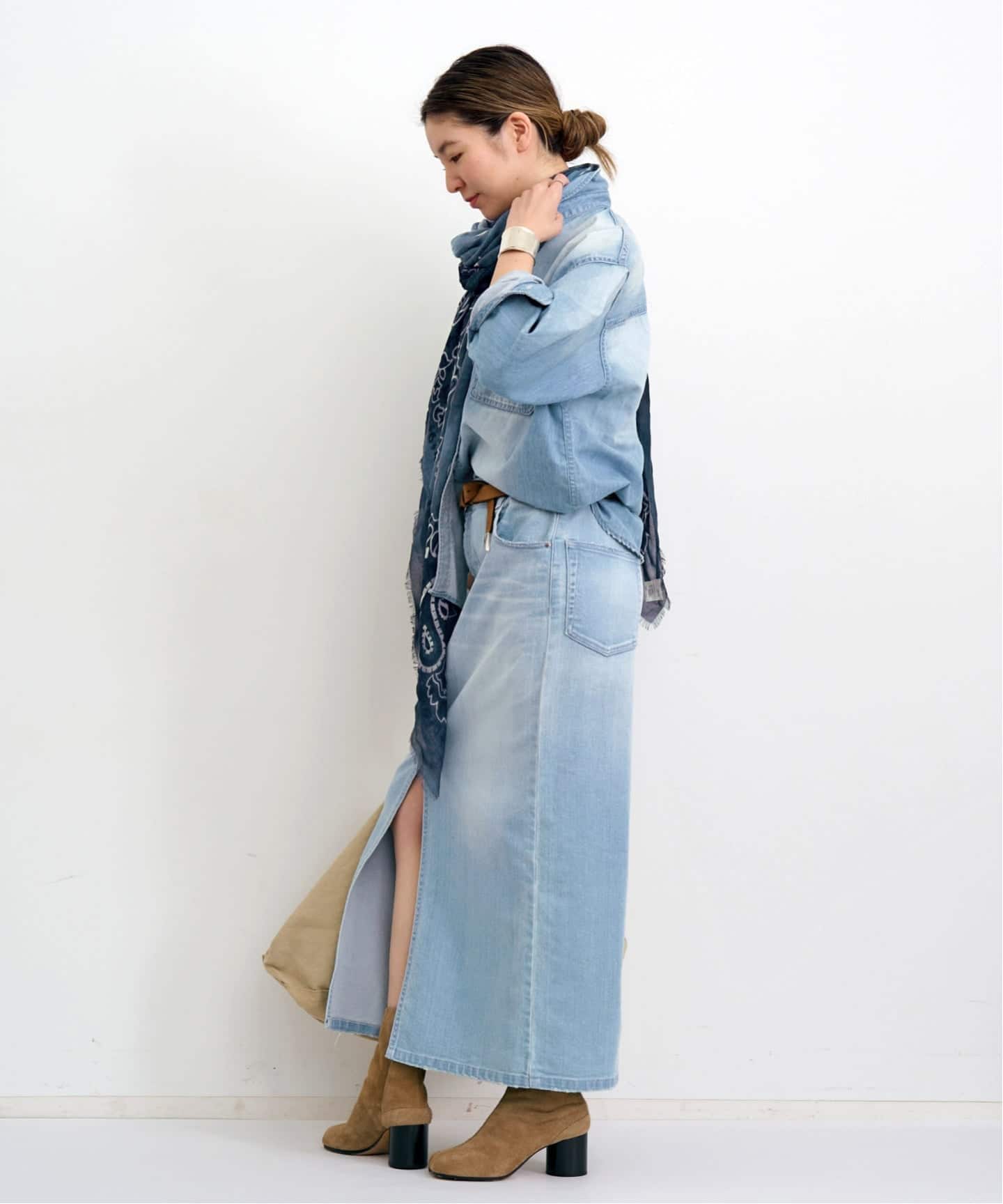 LIGHT BLUE DENIM TIGHT SKIRT（デニムスカート）｜L'Appartement