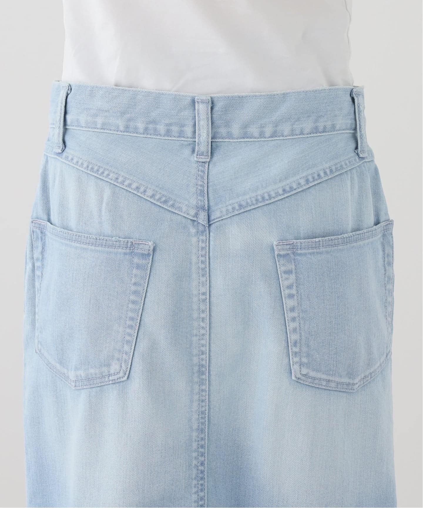 LIGHT BLUE DENIM TIGHT SKIRT（デニムスカート）｜L'Appartement