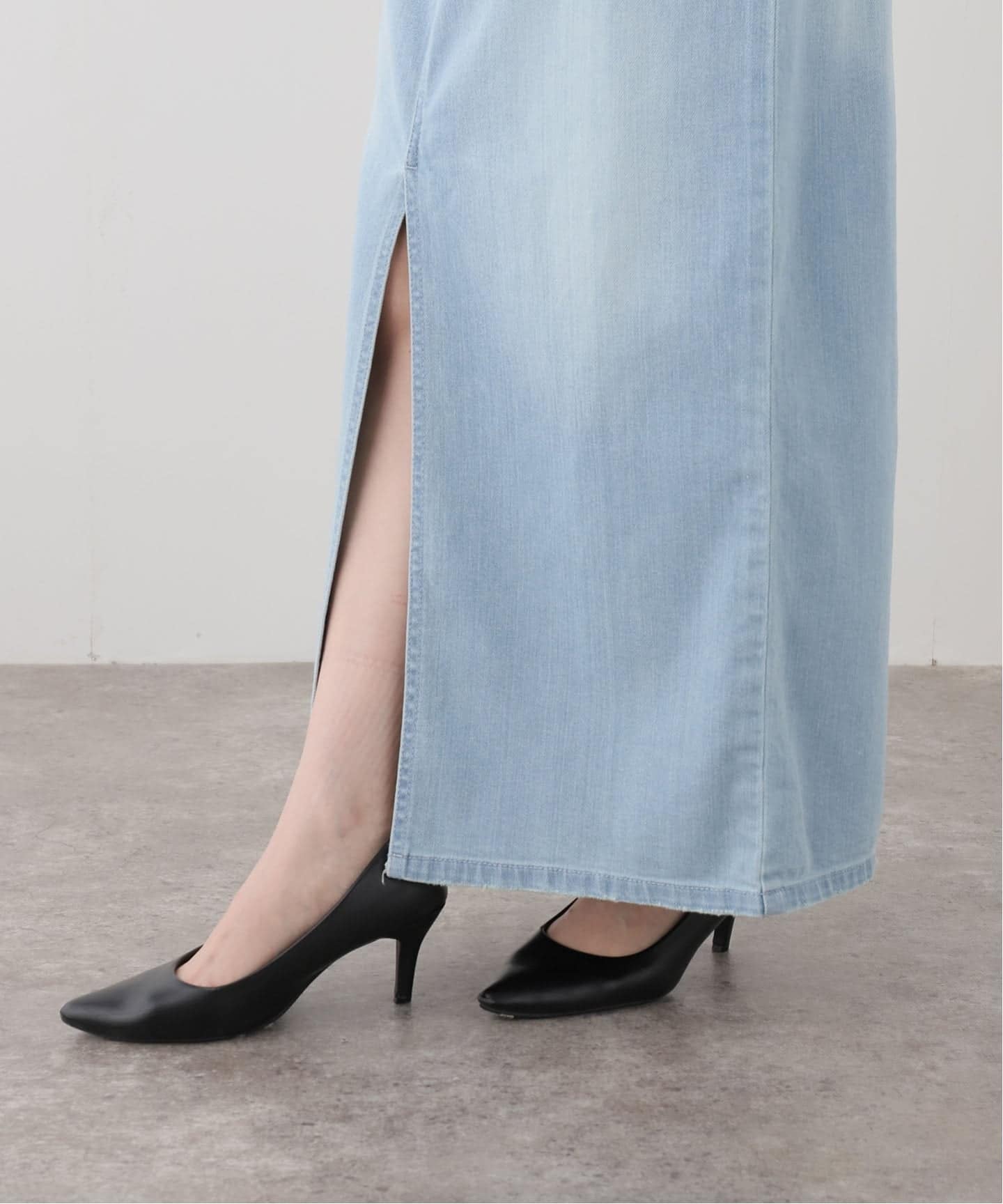LIGHT BLUE DENIM TIGHT SKIRT（デニムスカート）｜L'Appartement