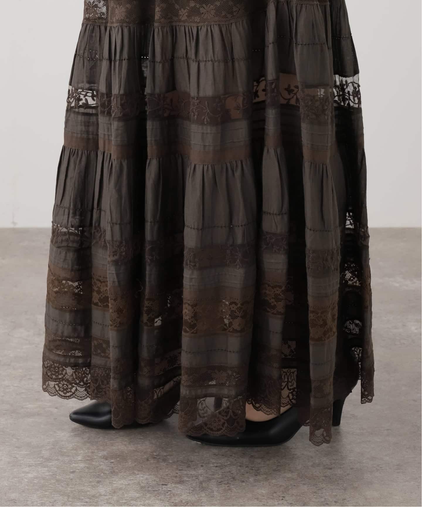 TIERED LACE SKIRT（ロング・マキシ丈スカート）｜L'Appartement