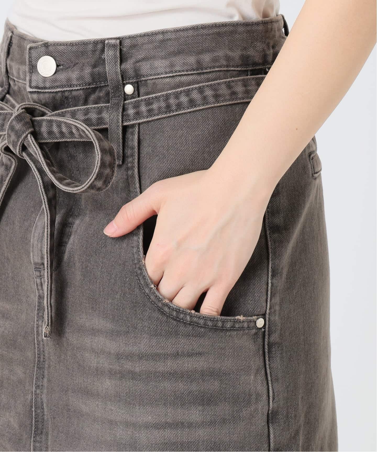 LOW CLASSIC/ロウ・クラシック】BELTED HIGH WAIST DENIM SKIR（ロング