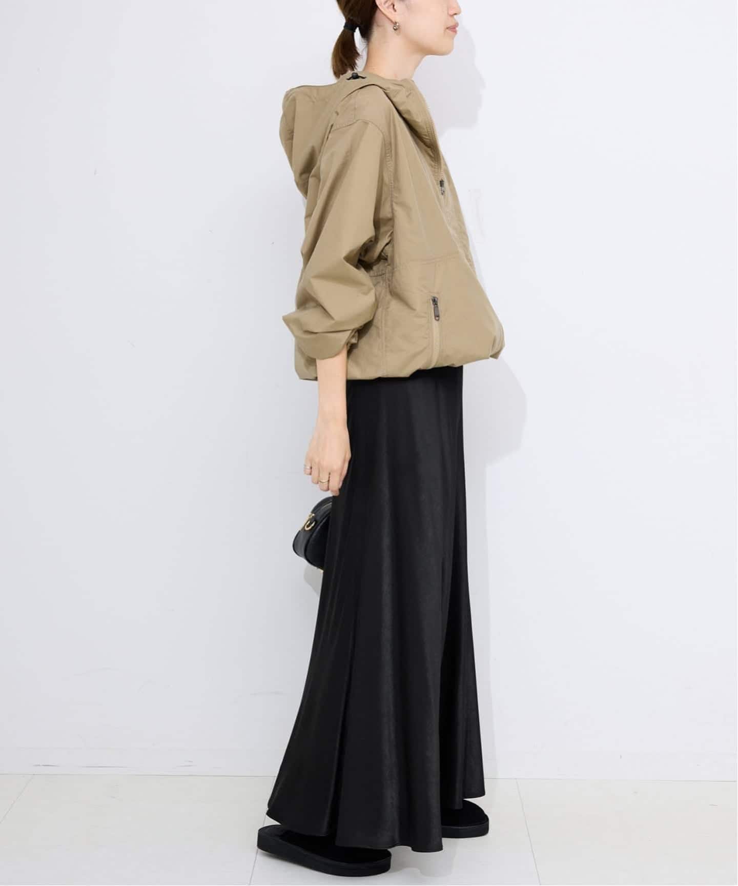 美品】STRATA グロッシーボリュームフレアスカート チャコール S