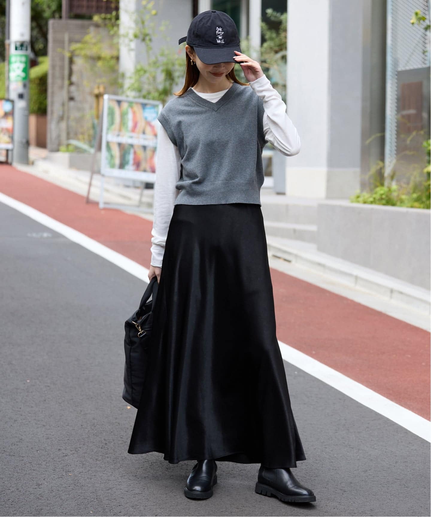 ブラックのみWEB限定/追加2予約》グロッシーサテンフレアスカート