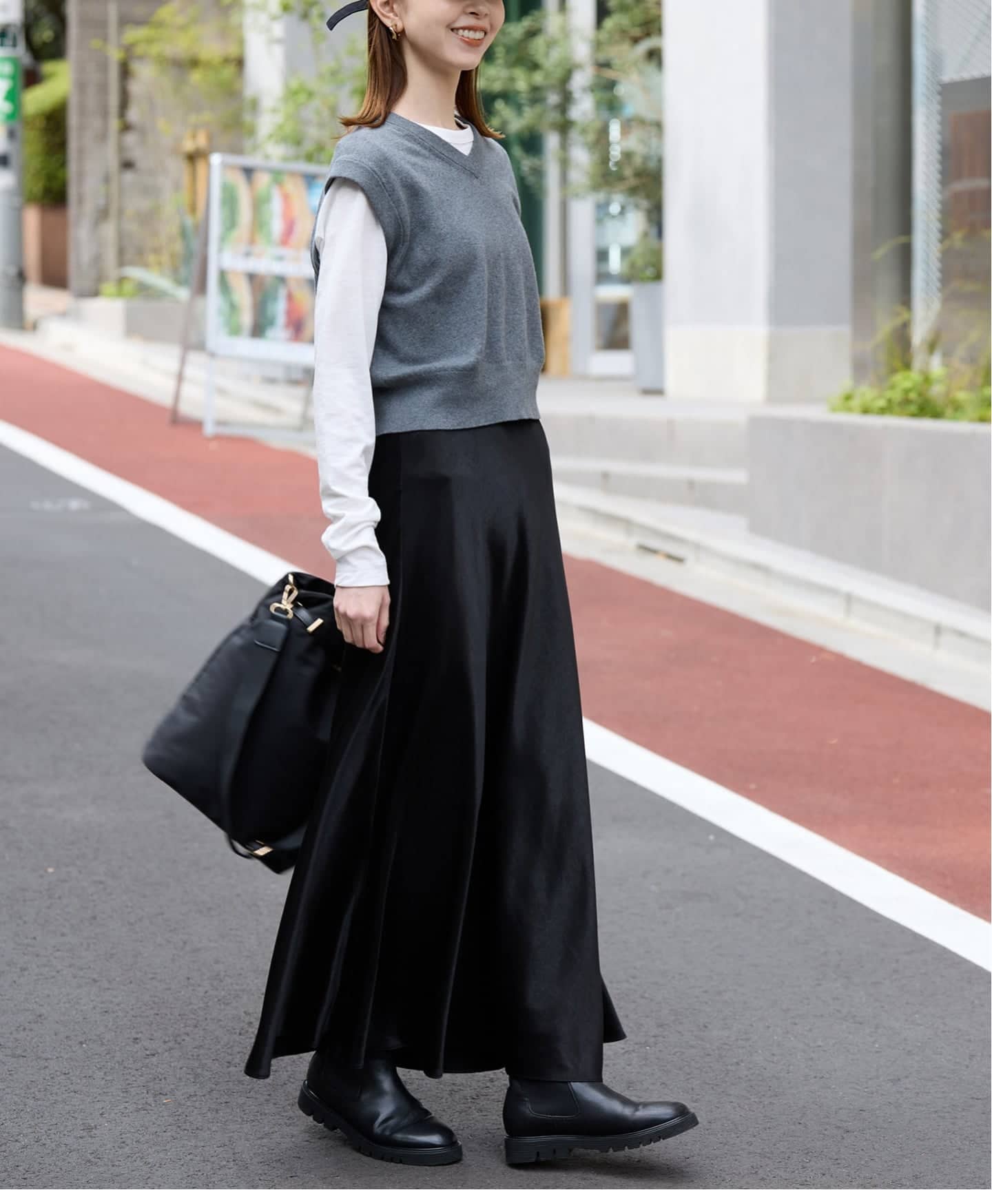 ブラックのみWEB限定/追加2》グロッシーサテンフレアスカート（ロング