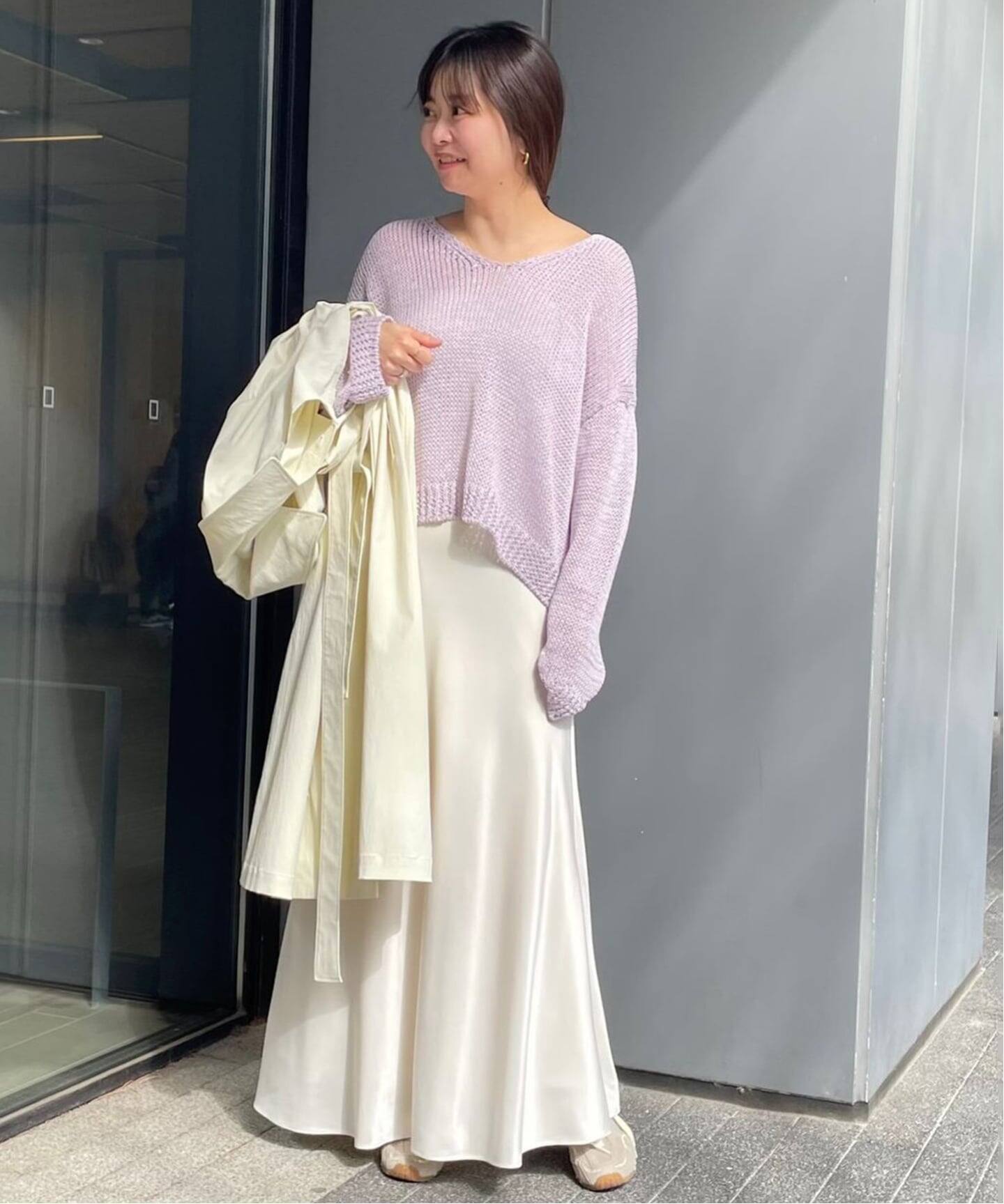 スローブイエナ　SLOBE IENA グロッシーサテンフレアスカート　ブラック SLOBE IENA｜《ブラックのみWEB限定/追加2》グロッシーサテンフレア