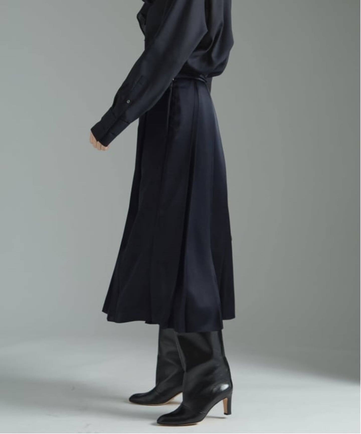 【新作！】 MARK&ELONA ブラック プリーツスカート 追加》サテンプリーツスカート（その他スカート）｜VERMEIL par iena