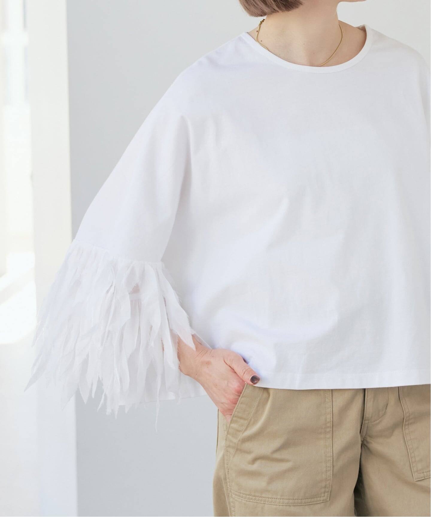 AAYUSHI フリルスリーブカットソー フリルカットソー　ホワイト AAYUSHI / アユーシ フェザーフリルカットソー（Tシャツ／カットソー
