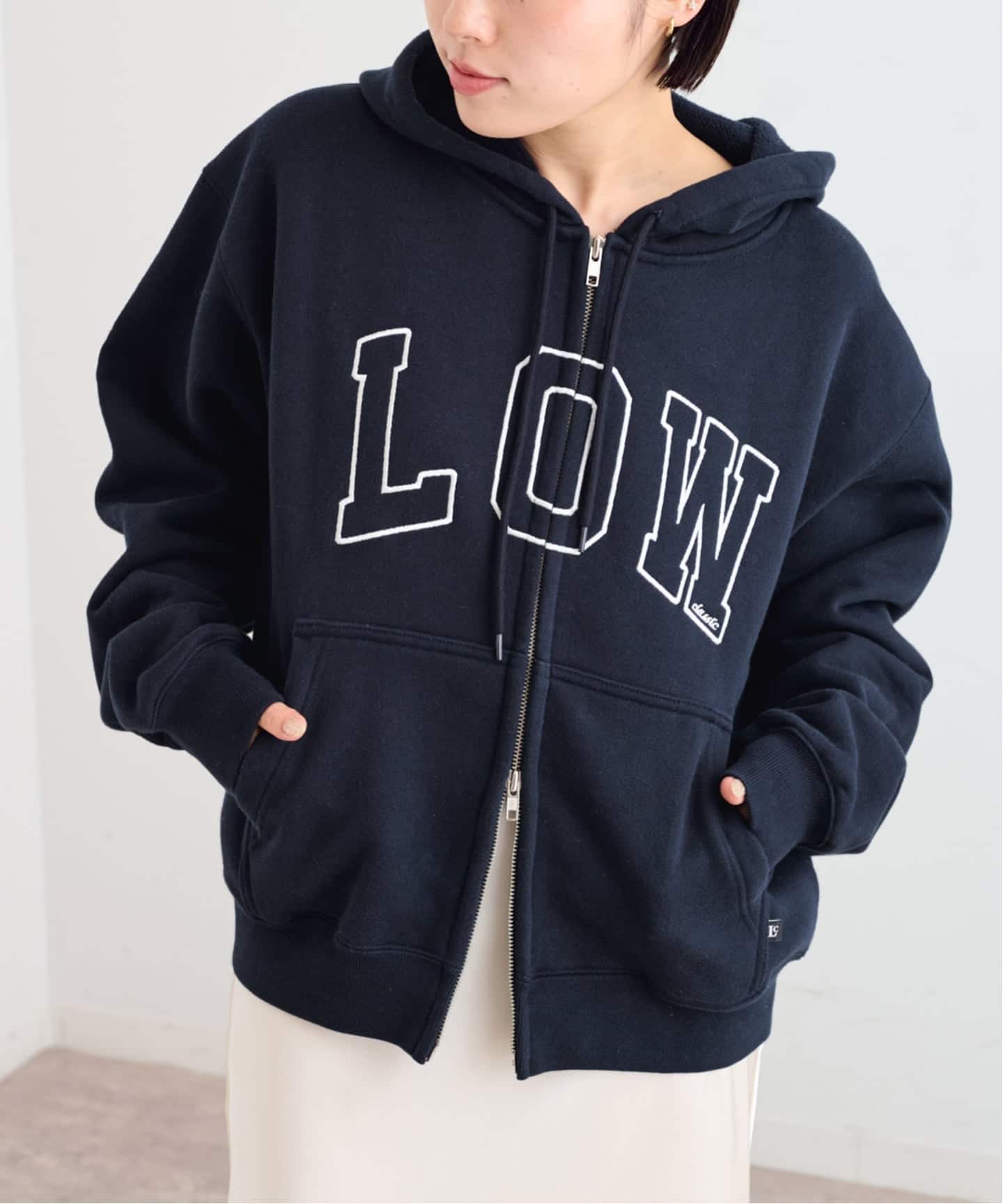 美品LOW CLASSIC Lcロウクラシック フーディー パーカー　ロゴ LOW CLASSIC Lc / ロウ クラシック エルシ LOW NAPPING SWEAT ZIPUP