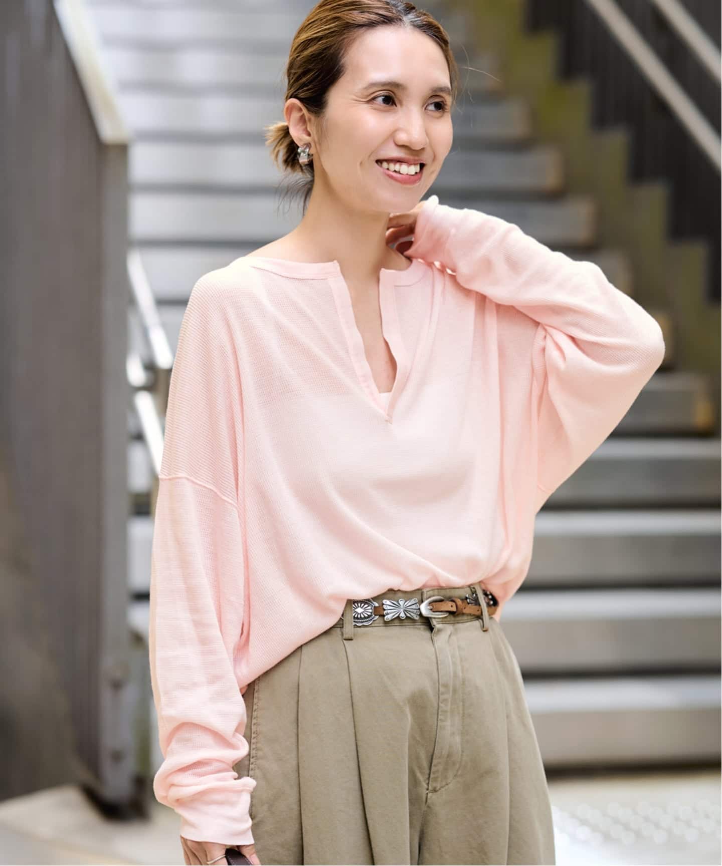 ≪追加予約≫SLOUCHY LIGHT CHINO パンツ 2のコーディネートスナップ
