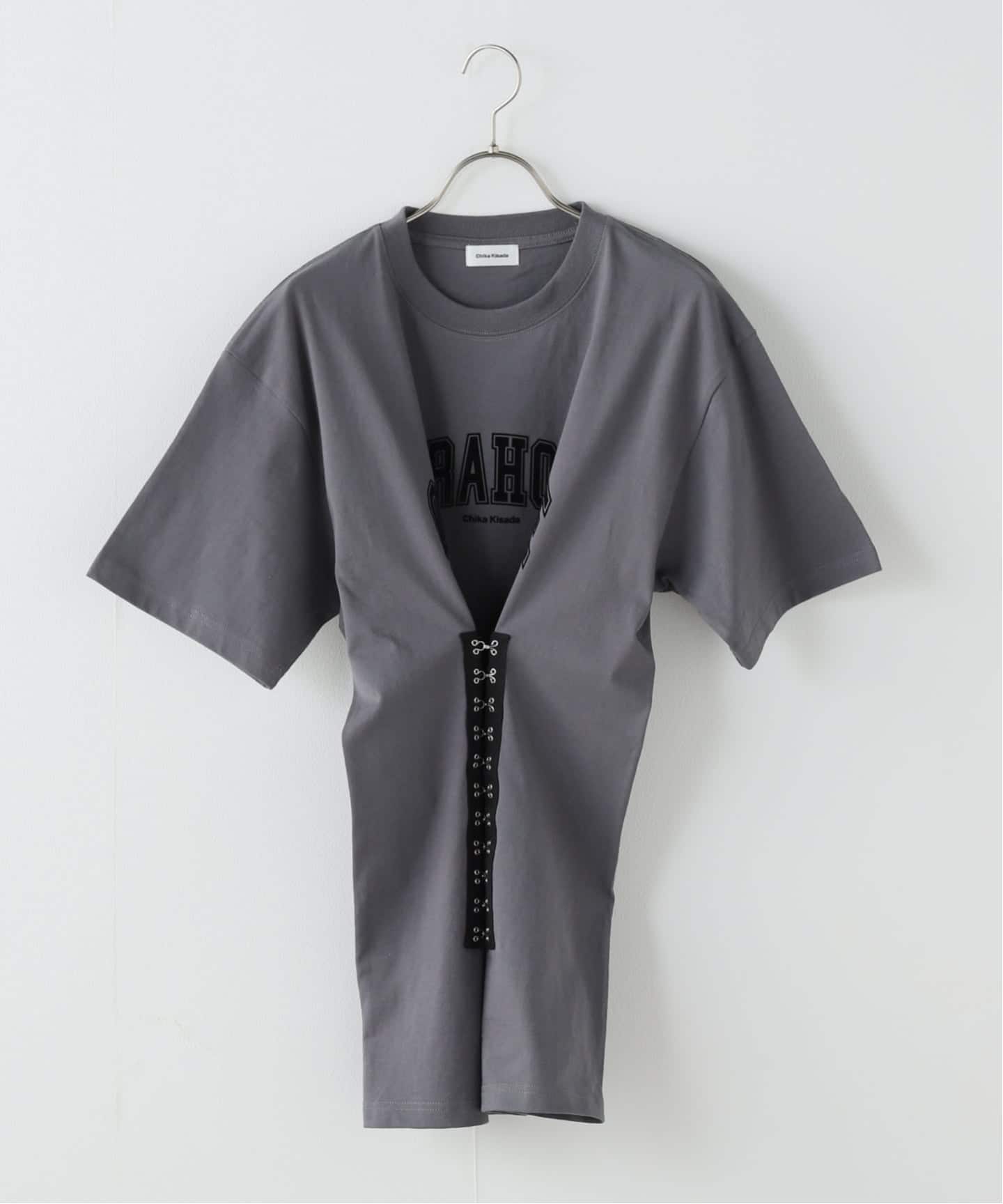 CHIKA KISADA / チカ キサダ HOOKED PRINT TEE（Tシャツ／カットソー