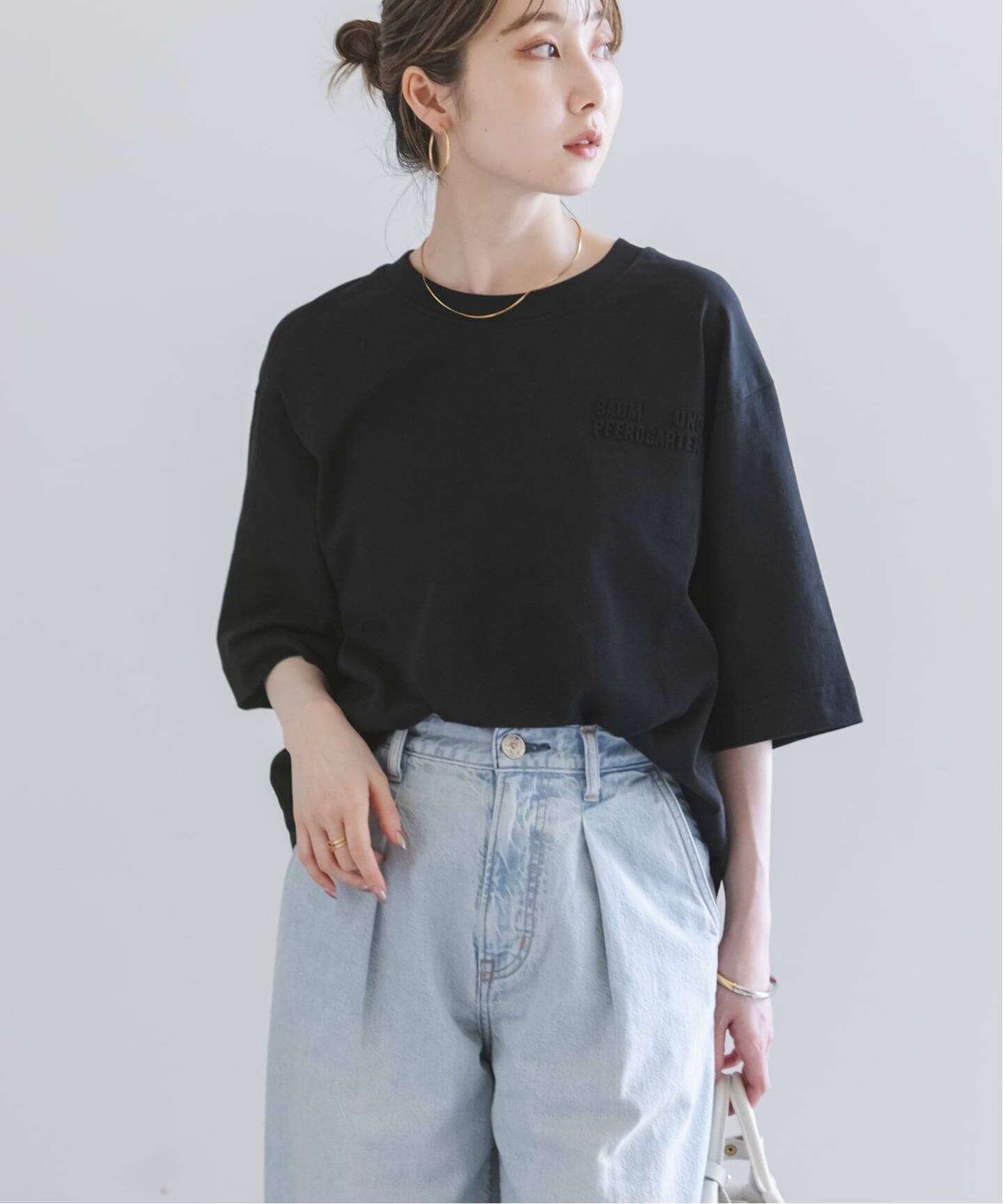 BAUM UND PFERDGARTEN/バウムウンドヘルガーデン エンボスロゴT（T