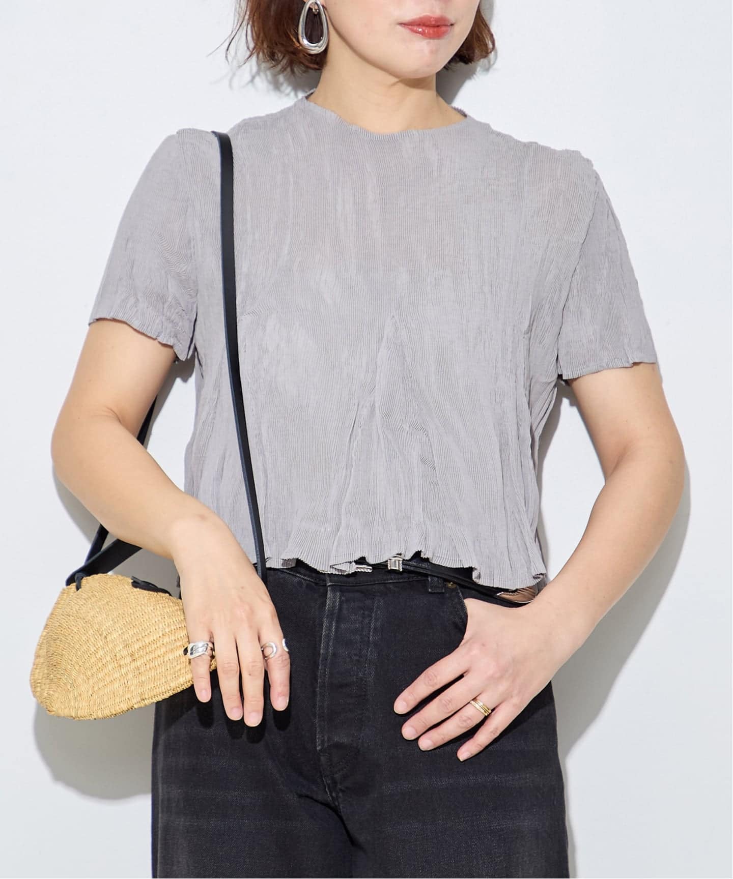 【Gongdid Design】Carry Over_Wavy_Crop Top Gongdid Design】 Carry Over_Wavy_Crop Top：トップス（Tシャツ