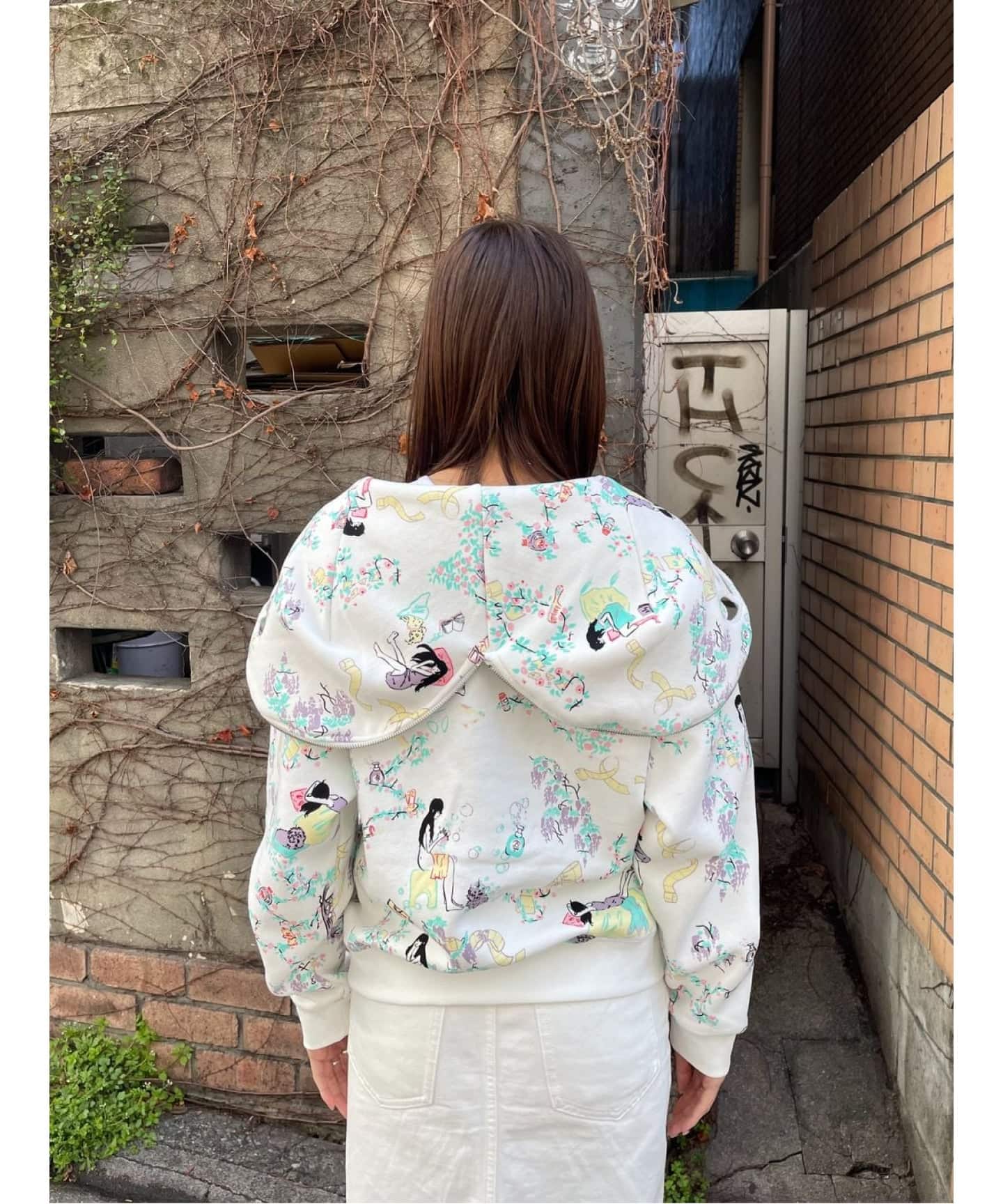 Ashley Williams】 BUTTERFLY HOODIE（パーカー）｜Oriens JOURNAL