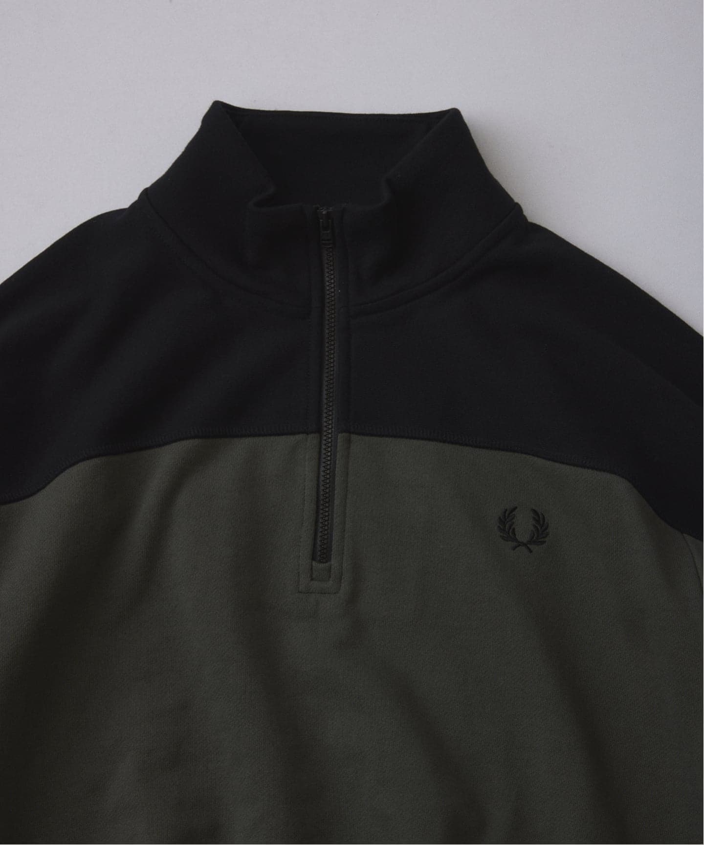 国内限定カラー》FRED PERRY/フレッドペリー カラーブロック ハーフ