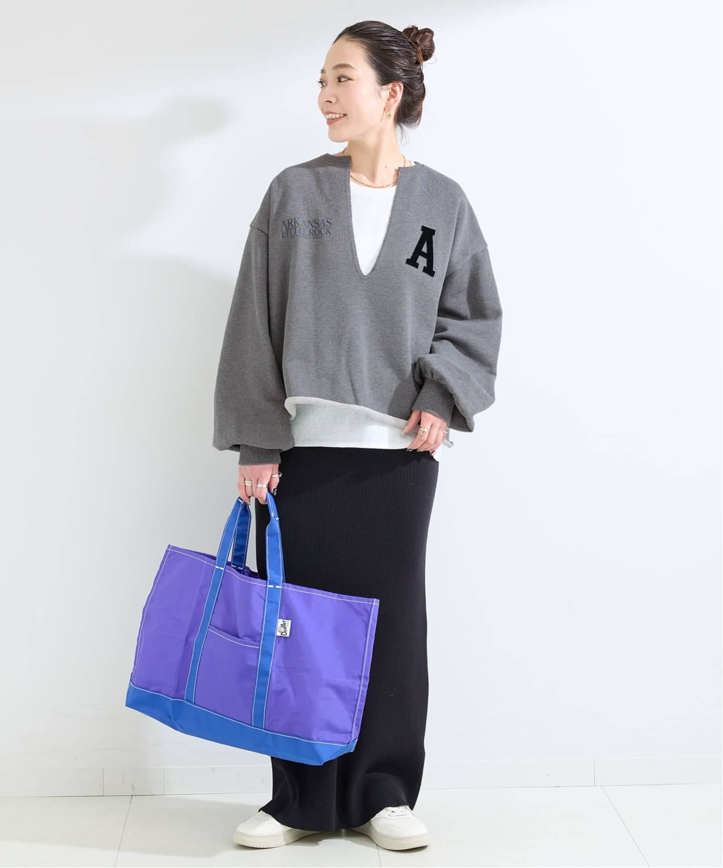 手洗い可 / Vネックロゴスウェット（スウェット）｜B.C STOCK（ベー