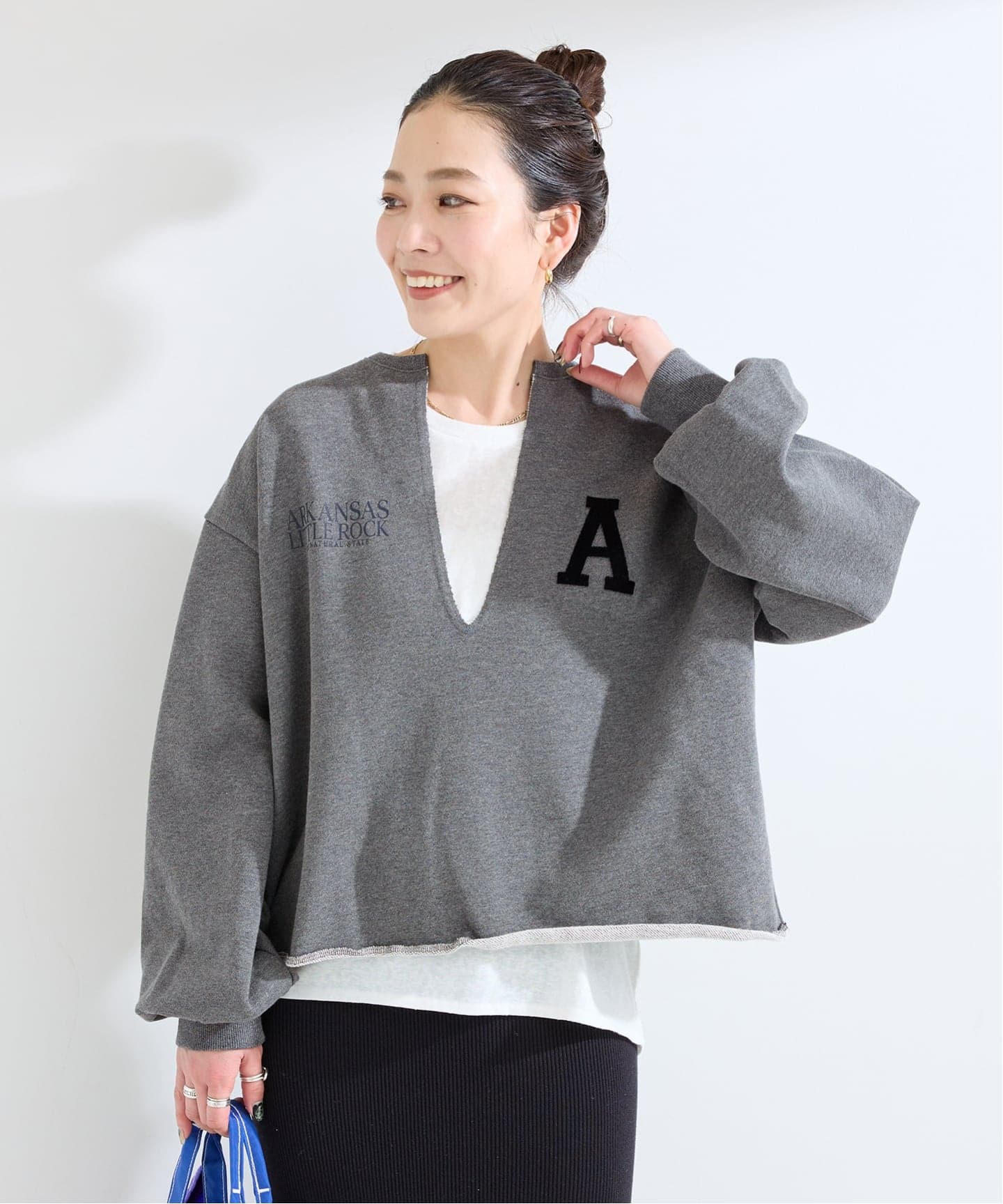 手洗い可 / Vネックロゴスウェット（スウェット）｜B.C STOCK（ベー