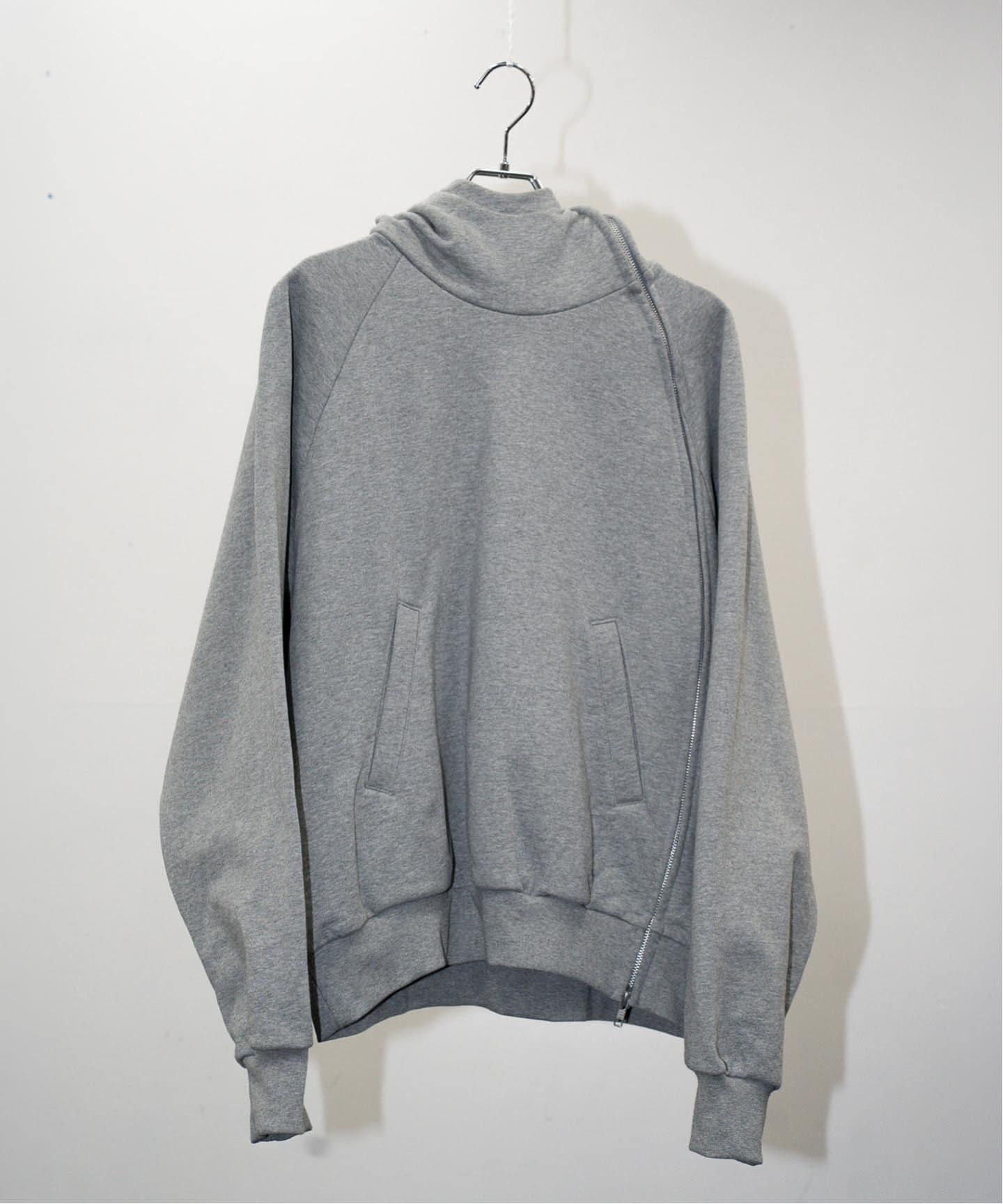 GOAT ESSENCE / ゴートエッセンス CURVED-ZIP HOODIE（パーカー