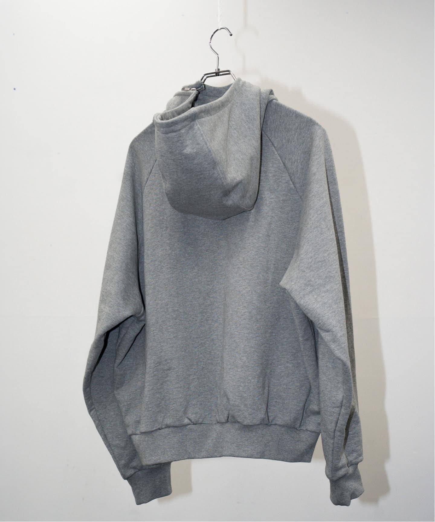 GOAT ESSENCE / ゴートエッセンス CURVED-ZIP HOODIE（パーカー