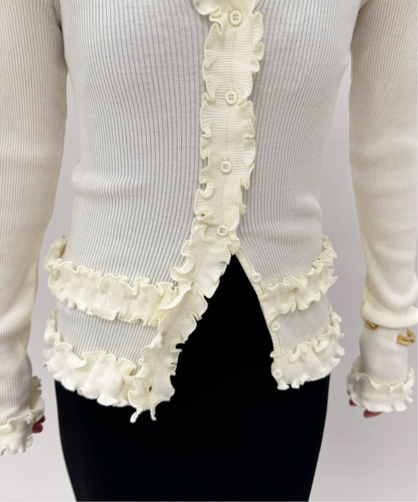 OperaSPORT/CAROLINE SEAMLESS TOP カーディガン Opera SPORT/オペラスポーツ フリルカーディガン CAROLINE SEAMLESS