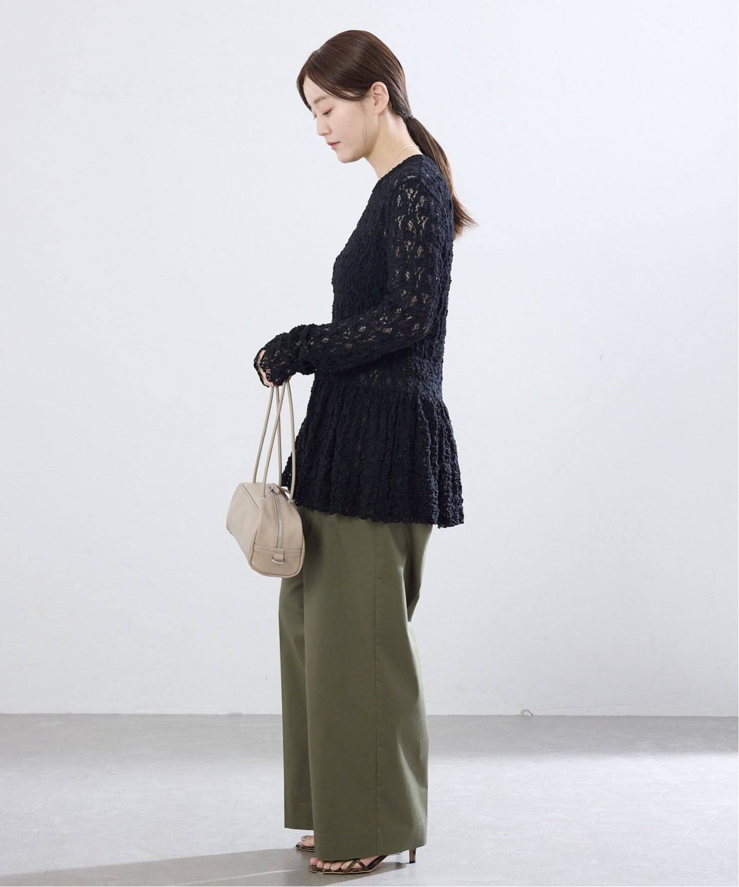 WEB限定/追加予約》Flowerストレッチレース ペプラムプルオーバー（T
