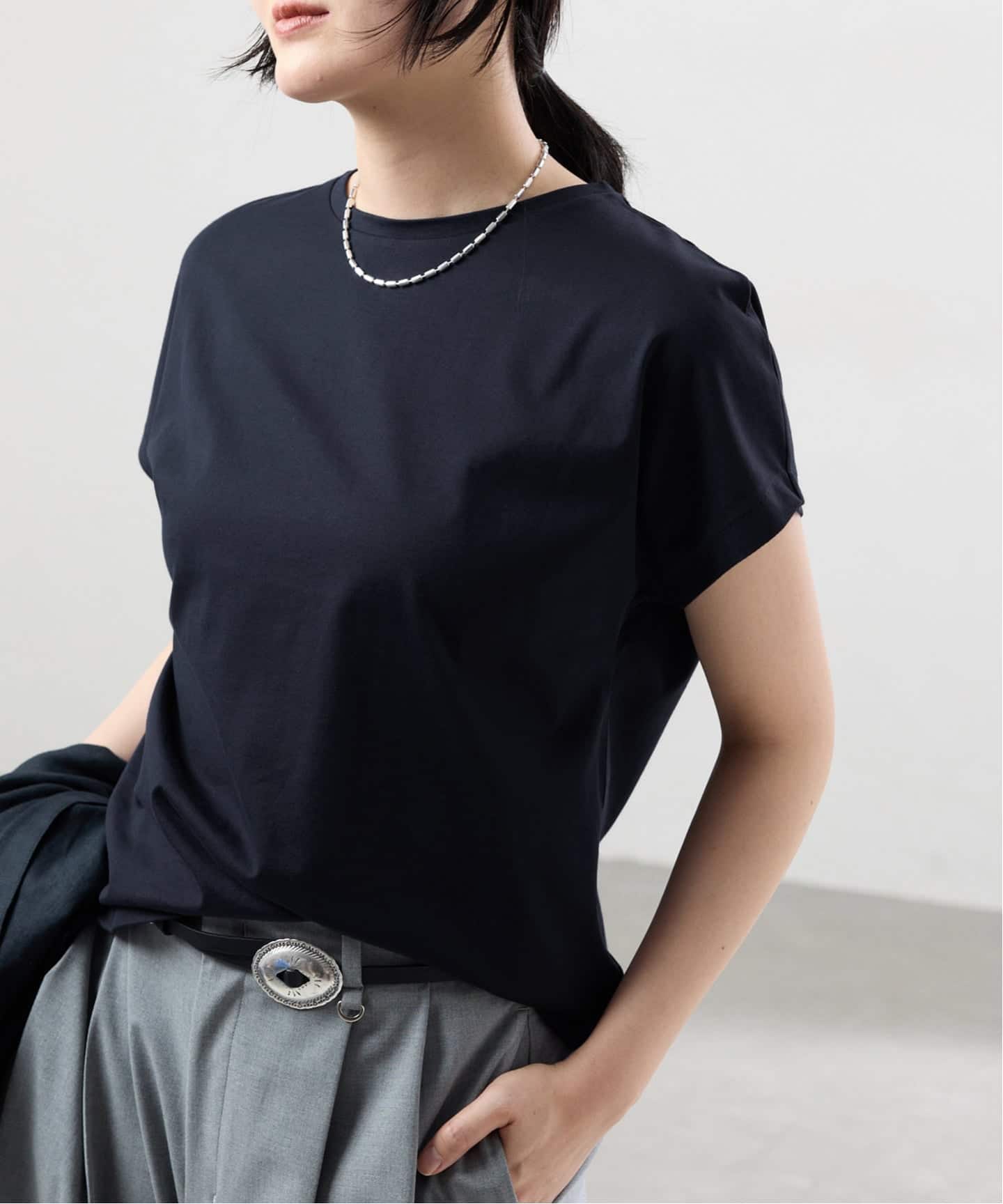 ATON / エイトン　SUVIN 60/2 　ラウンドヘムTシャツ　ネイビー ATON/エイトン SUVIN 60/2 CAP SLEEVE Tシャツ（Tシャツ／カットソー