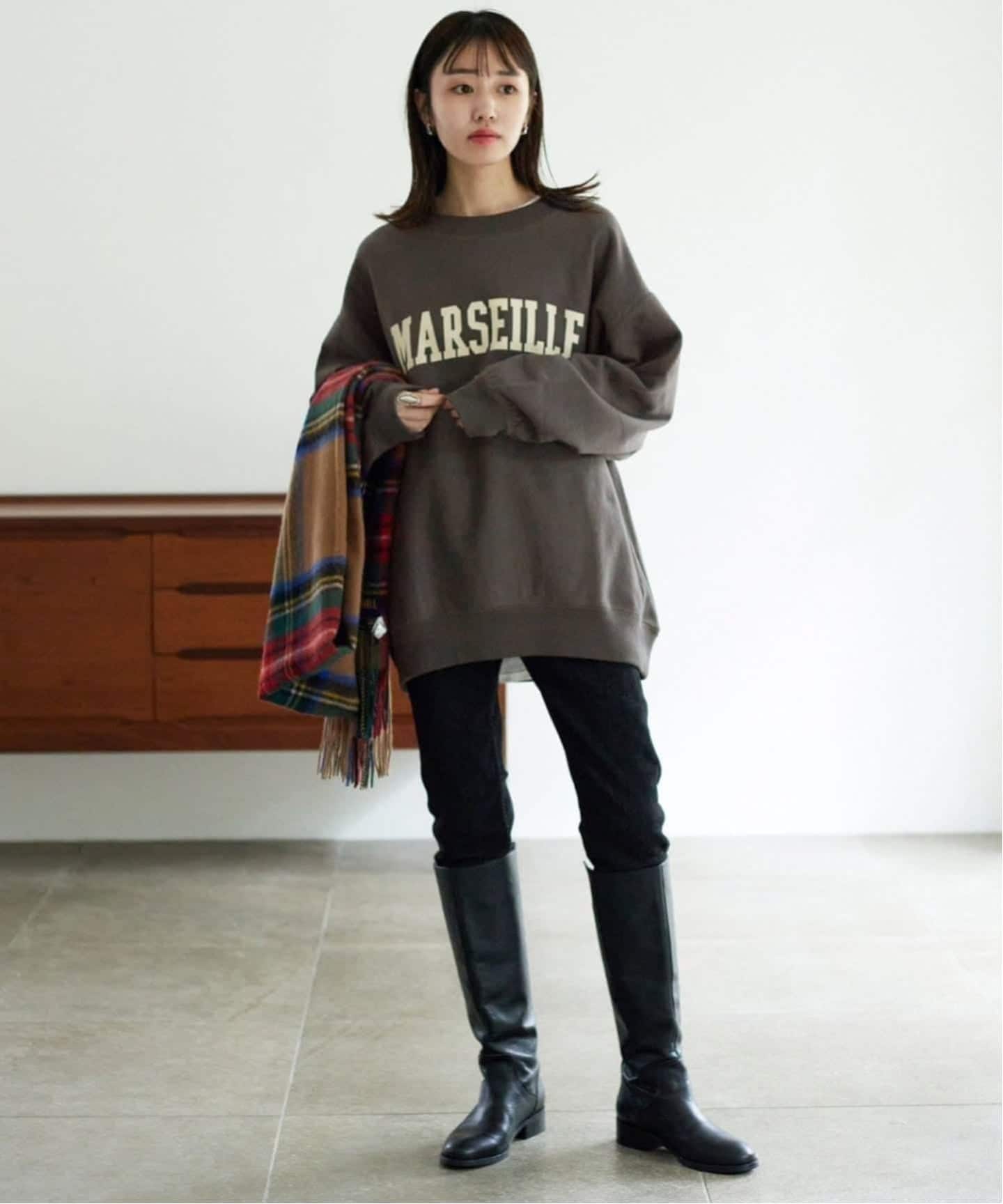 SLOBE IENA MARSEILLE ロゴスウェット SLOBE IENA｜《WEB限定/追加》MARSEILLE ロゴスウェット