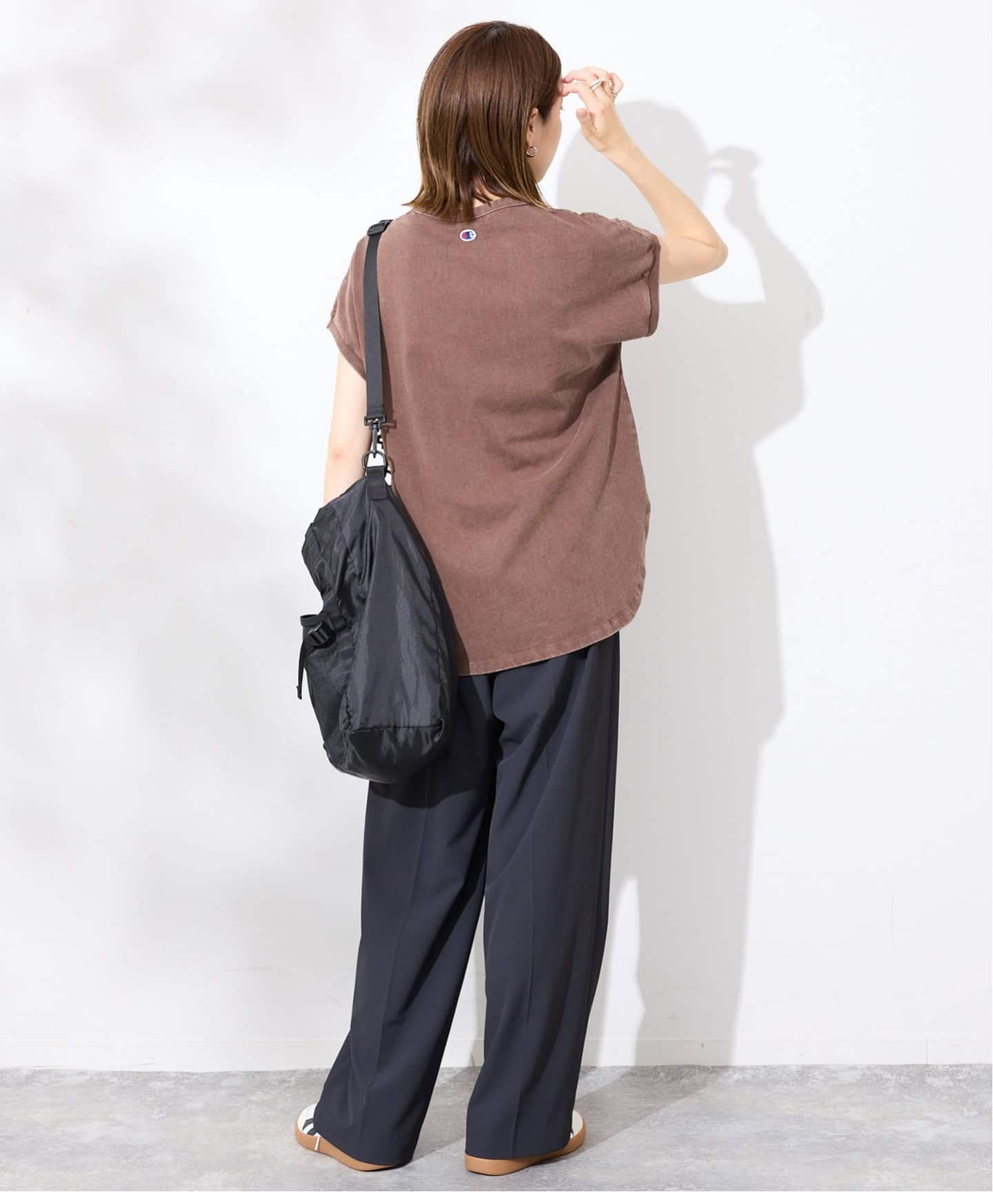 スローブイエナ×チャンピオン別注　新品タグ付き　ブラウン SLOBE IENA（スローブイエナ） tシャツ Tシャツ 【Champion
