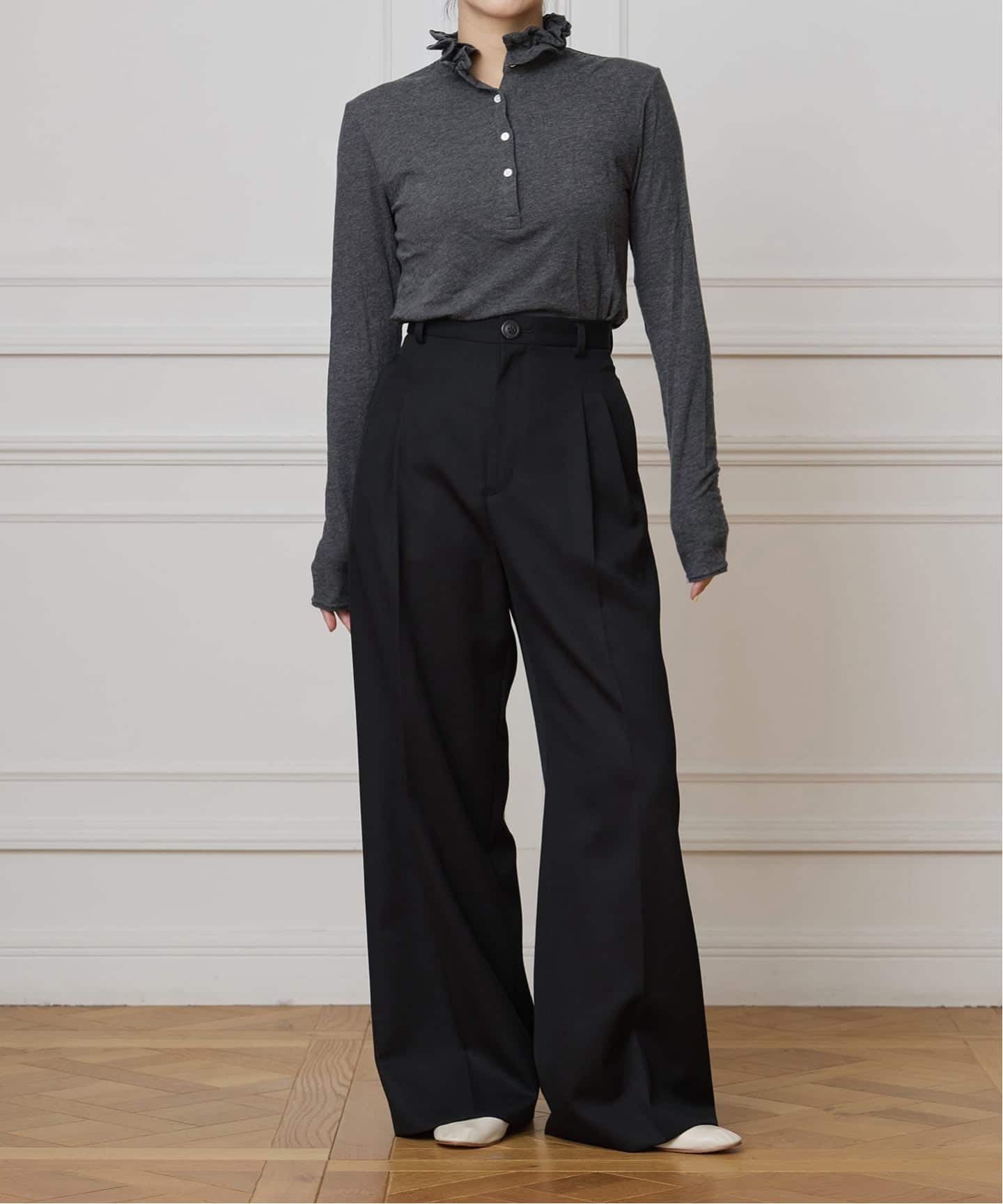 IENA LA BOUCLE フリルヘンリーネックカットソー 追加》IENA LA BOUCLE フリルヘンリーネックカットソー（Tシャツ