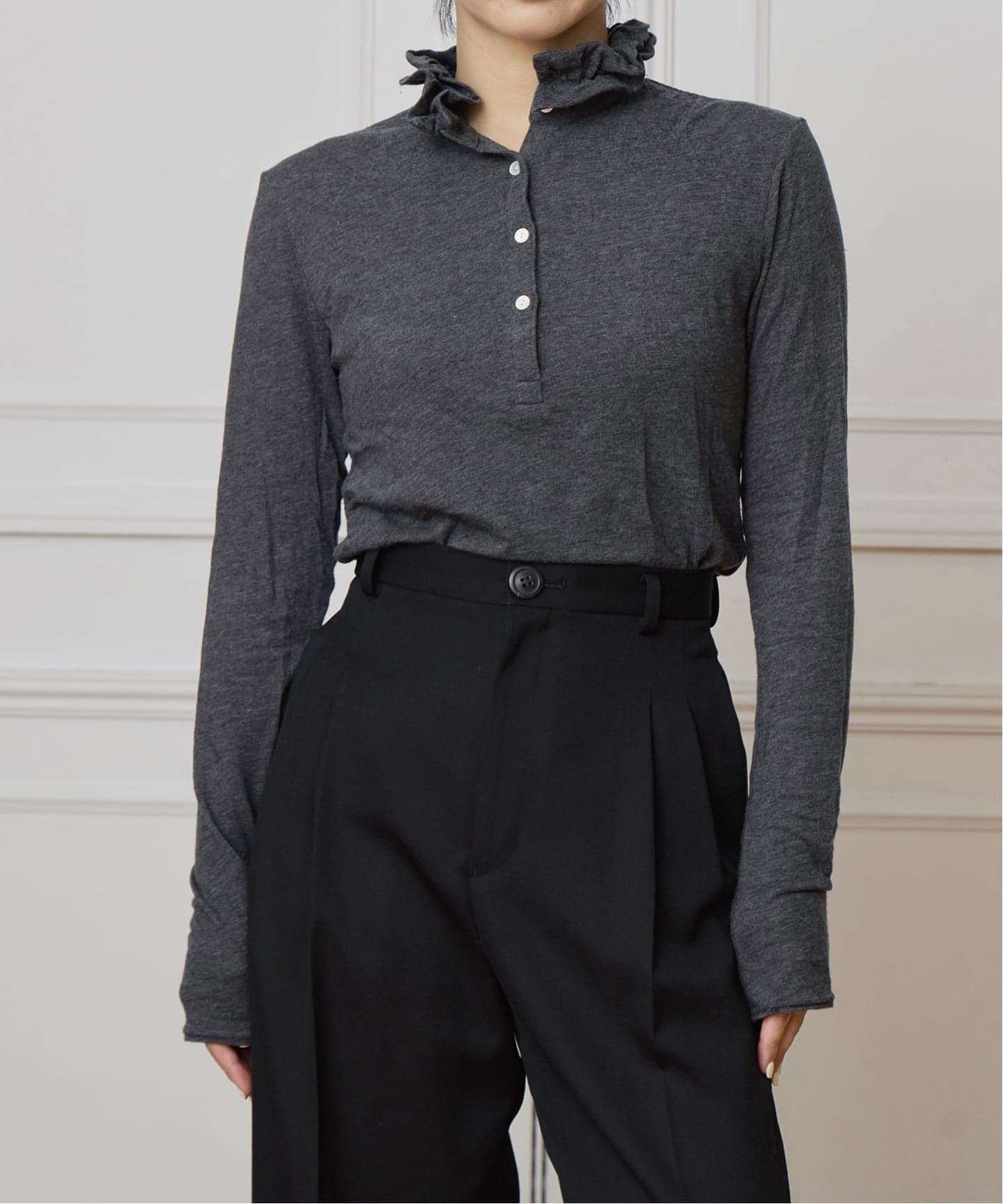 追加》IENA LA BOUCLE フリルヘンリーネックカットソー（Tシャツ
