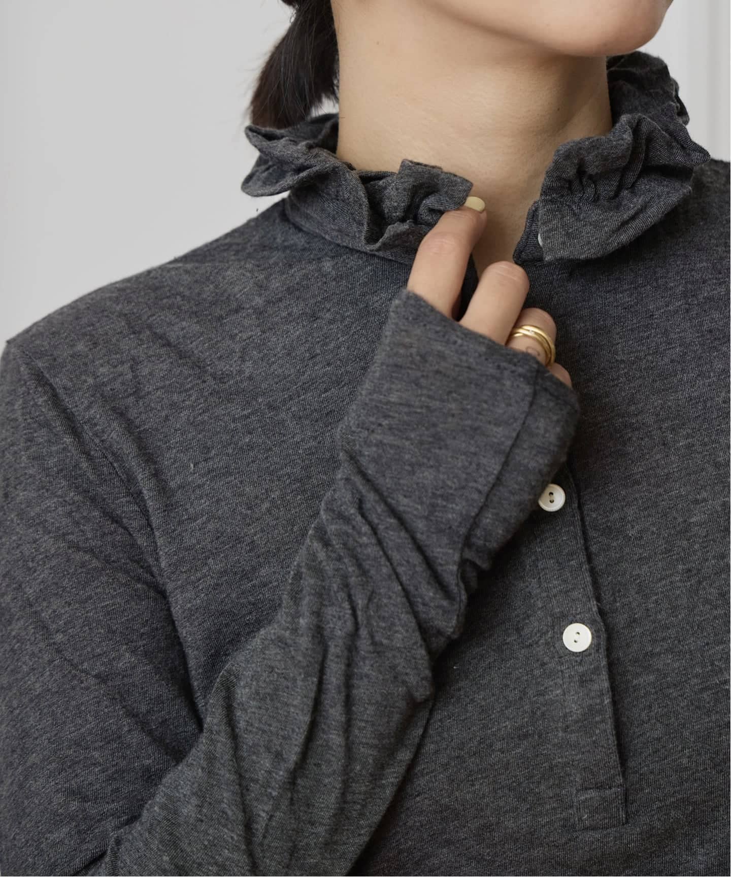 IENA LA BOUCLE フリルヘンリーネックカットソー 追加》IENA LA BOUCLE フリルヘンリーネックカットソー（Tシャツ