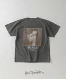 BJORK PHOTO TEE "PORTRAIT" 2 by Kevin Cummins