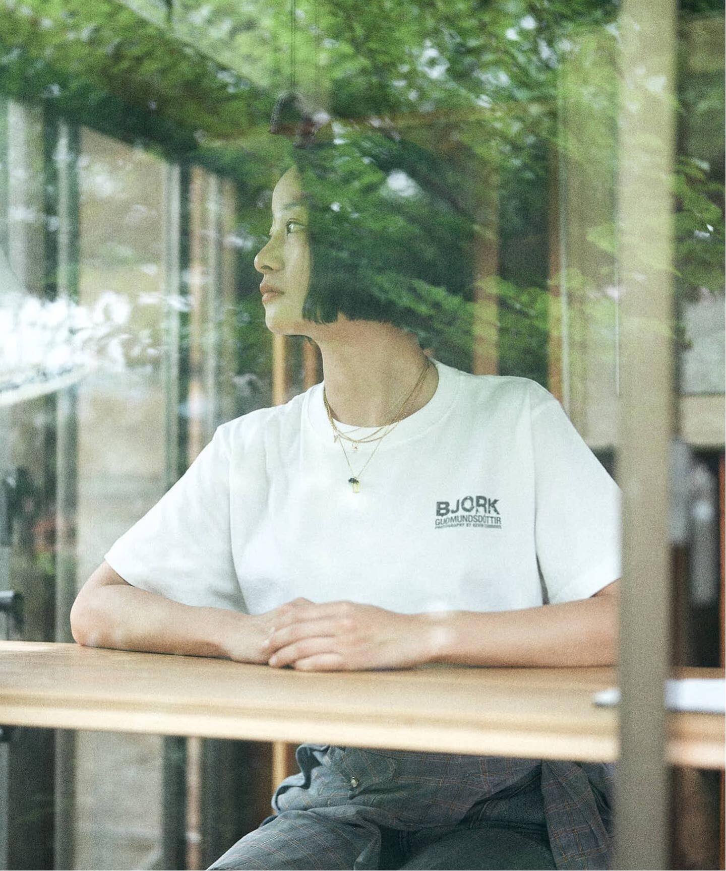 BJORK PHOTO TEE 