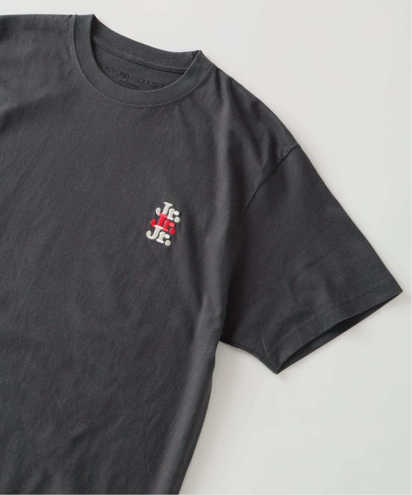 TOKYO No.1 SOUL SET × relume】別注 “Jr.” プリント Tシャツ（Tシャツ