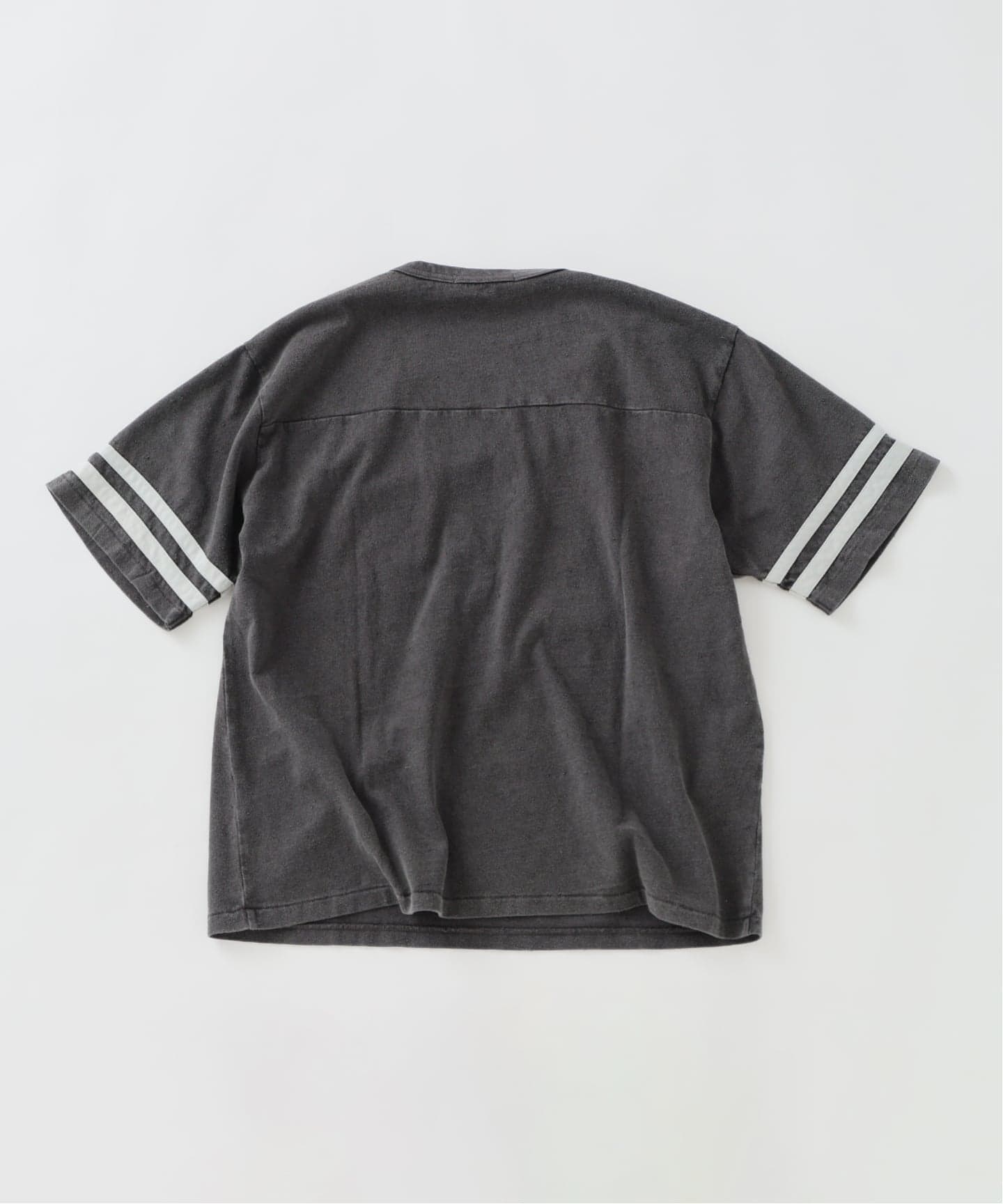 予約》ブロークン パッチ フットボール T（Tシャツ／カットソー
