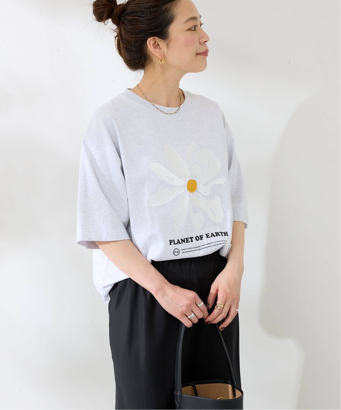 PLANET OF EARTH FLOWER EMB TEE（Tシャツ／カットソー）｜B.C STOCK