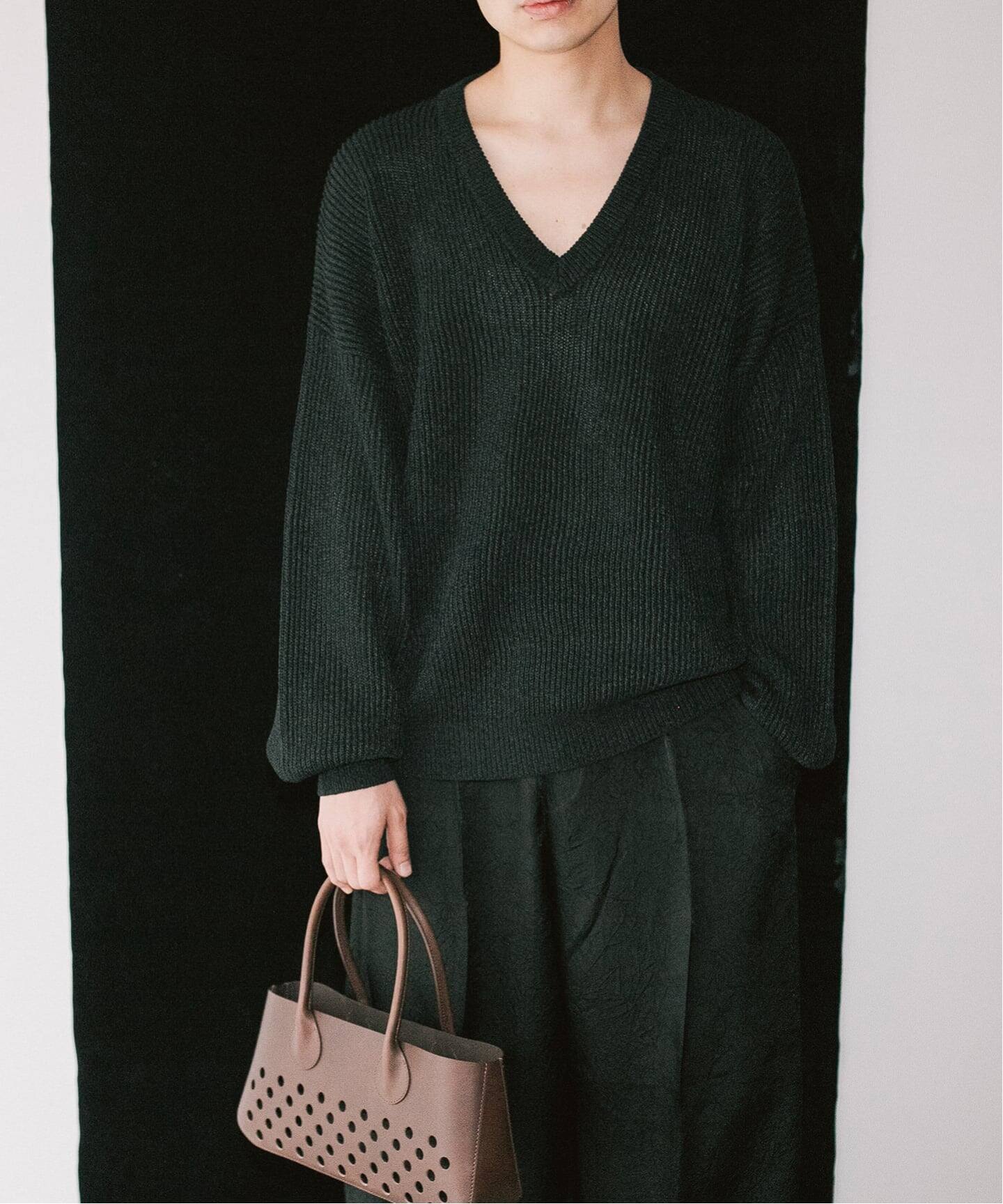 新品タグ付♡ジャスグリッティー♡バックチェーン付総針Vニット CRISTA SEYA / クリスタ セヤ】RIBBED V NECK DROPSHOULDER SW（ニット
