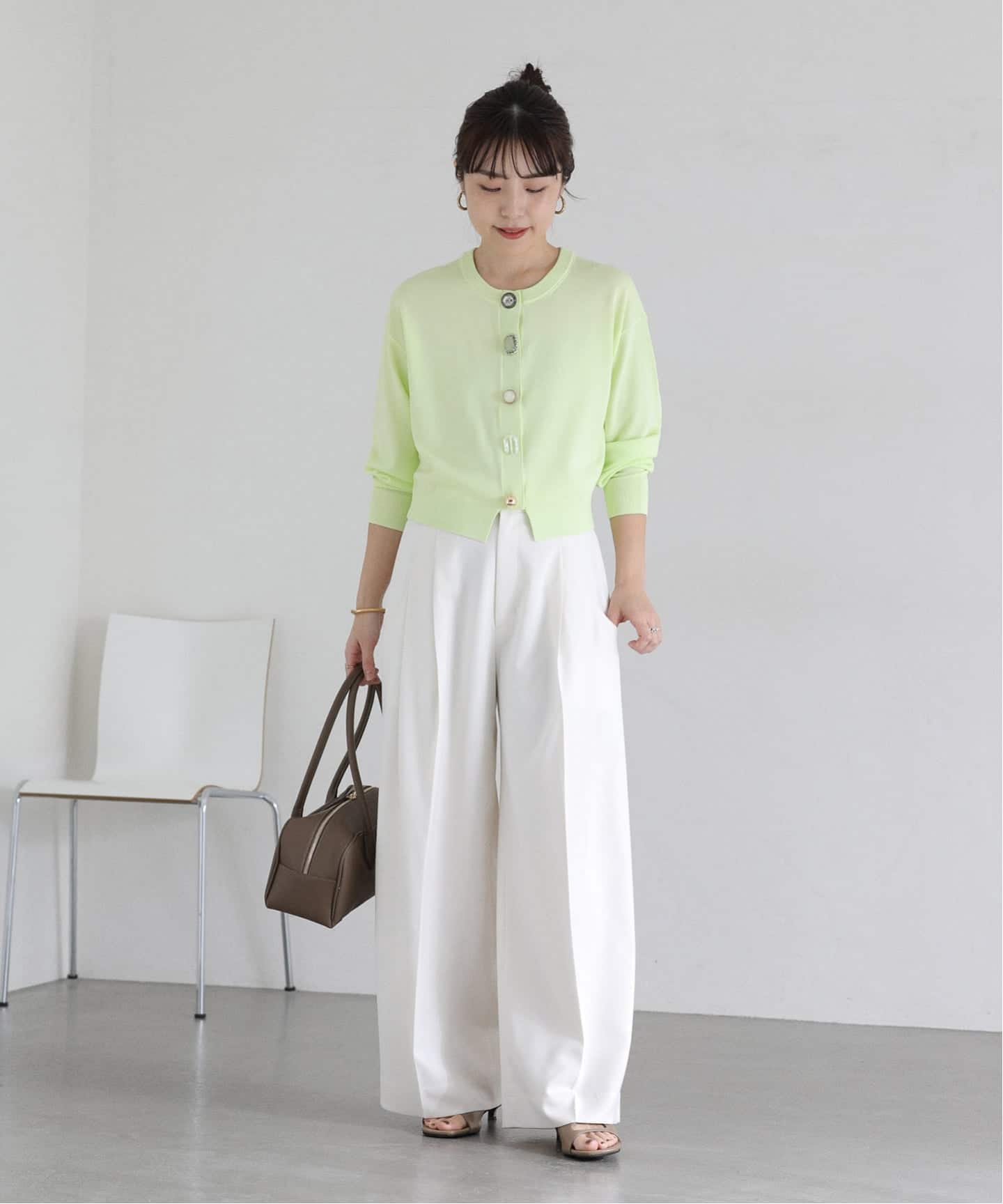 新品♡ ＜TORRAZZO DONNA＞ビッグビジュー カーディガン torrazzo donna（トラッゾドンナ）】ビジューカーディガン | nulla online