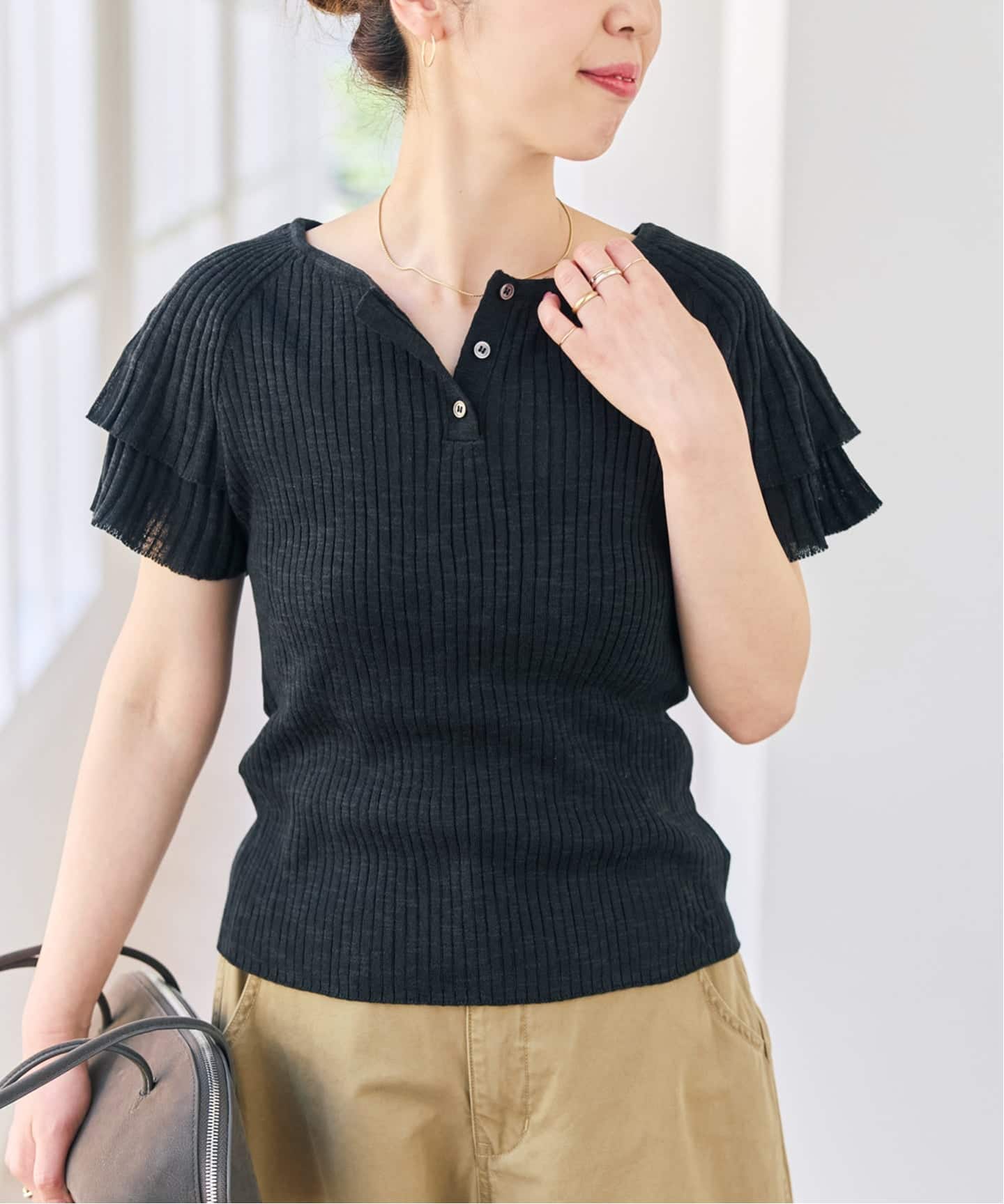 今期 Spick & Span 袖フリルシアーリブニットプルオーバー ブラック 袖フリルシアーリブニットプルオーバー（ニット／セーター）｜Spick