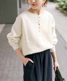 《新色有り / 追加予約》メタルボタンヘンリーネックニット