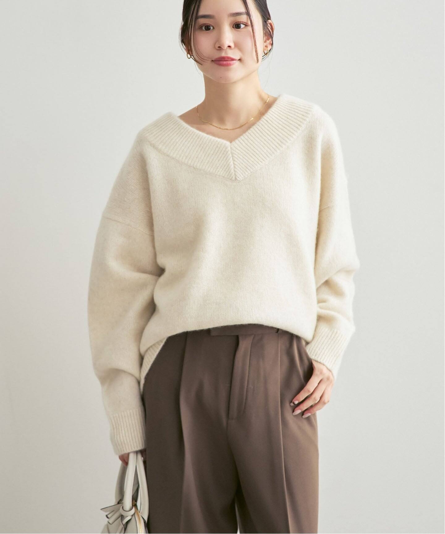 WEB・一部店舗限定追加予約》YAKワイドVネックニット（ニット