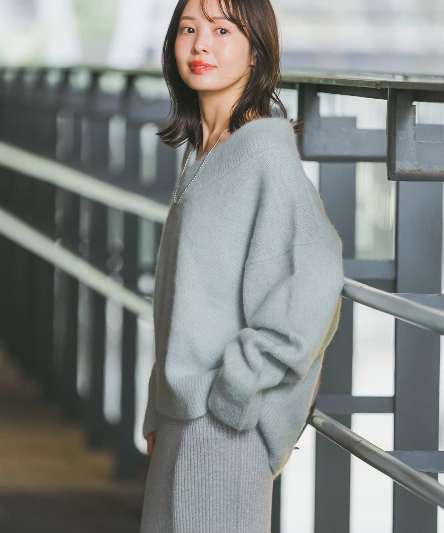 WEB・一部店舗限定追加予約》YAKワイドVネックニット（ニット