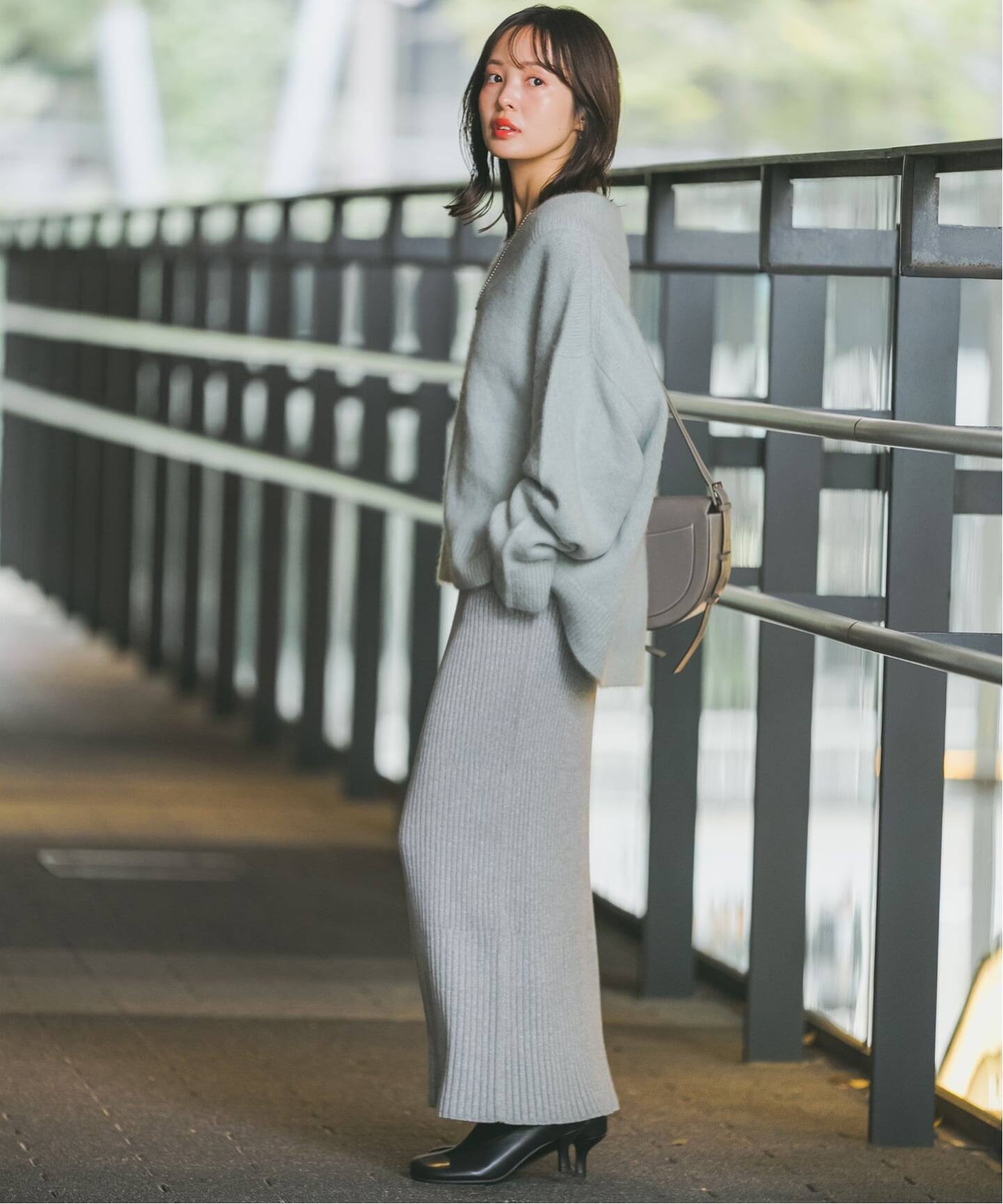 WEB・一部店舗限定追加予約》YAKワイドVネックニット（ニット