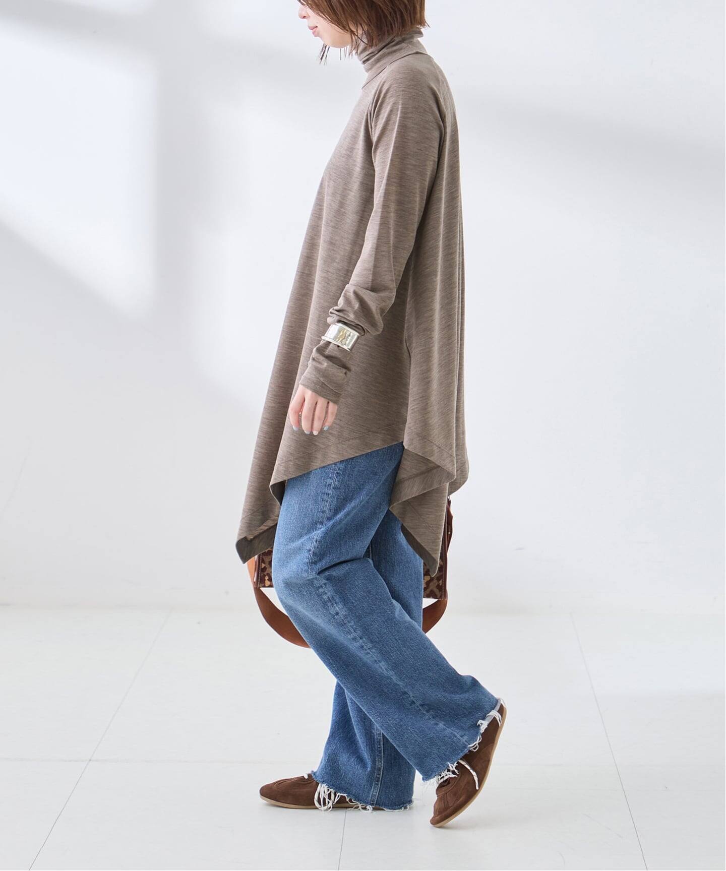 予約》Uhr/ウーア Wool Asymmetry Turtleneck Long Tee タートルネック