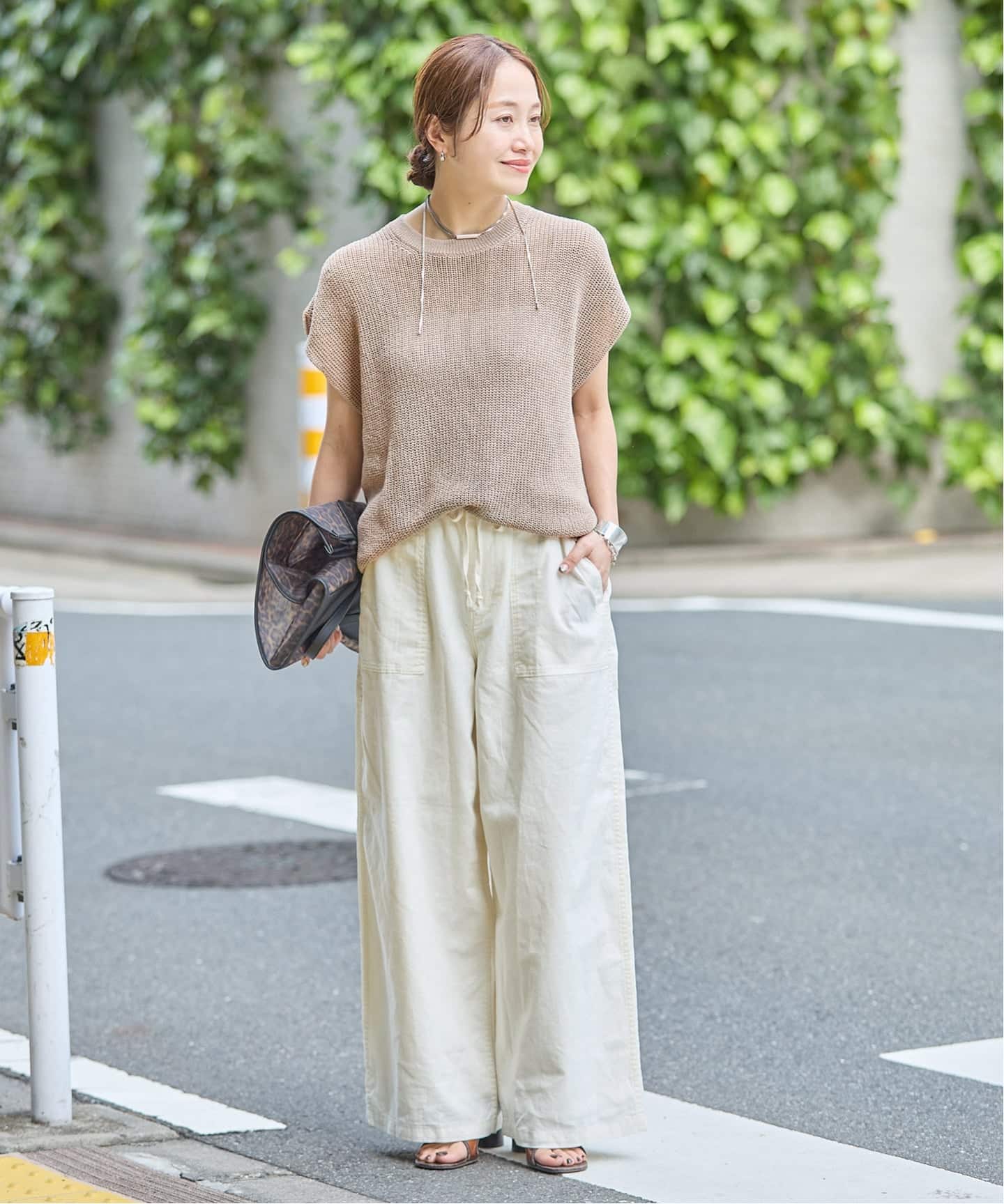 tan ニットスリーブ ベージュ Women's Cropped Cashmere Cocoon Undyed Stone | Jenni Kayne