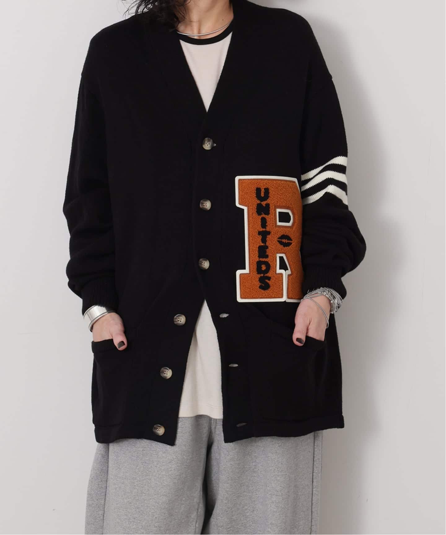 予約》LETTERD CARDIGAN（カーディガン）｜journal standard luxe