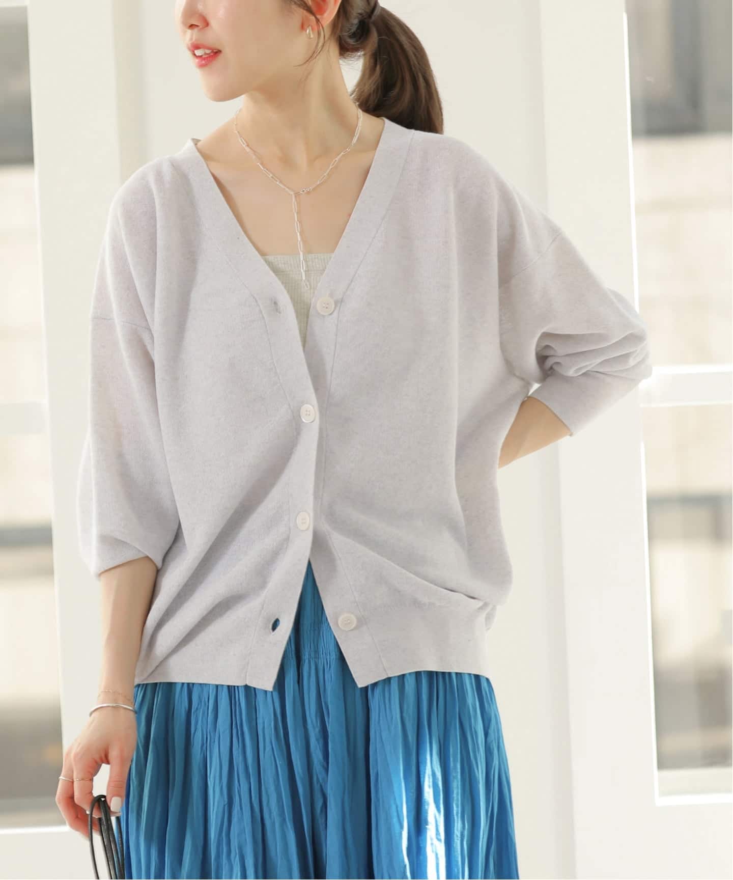 予約》［26SS新作］リネンミックスシアーVネックカーディガン