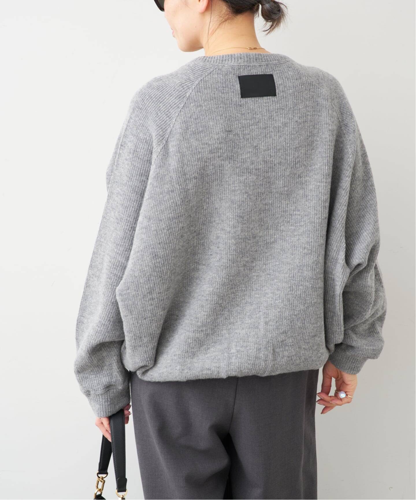 ドゥーズィエムクラス　CHARIE グレー　ロゴニット COGTHEBIGSMOKE/コグ ザ ビッグスモーク】ELLIS SWEAT KAI SNOOD